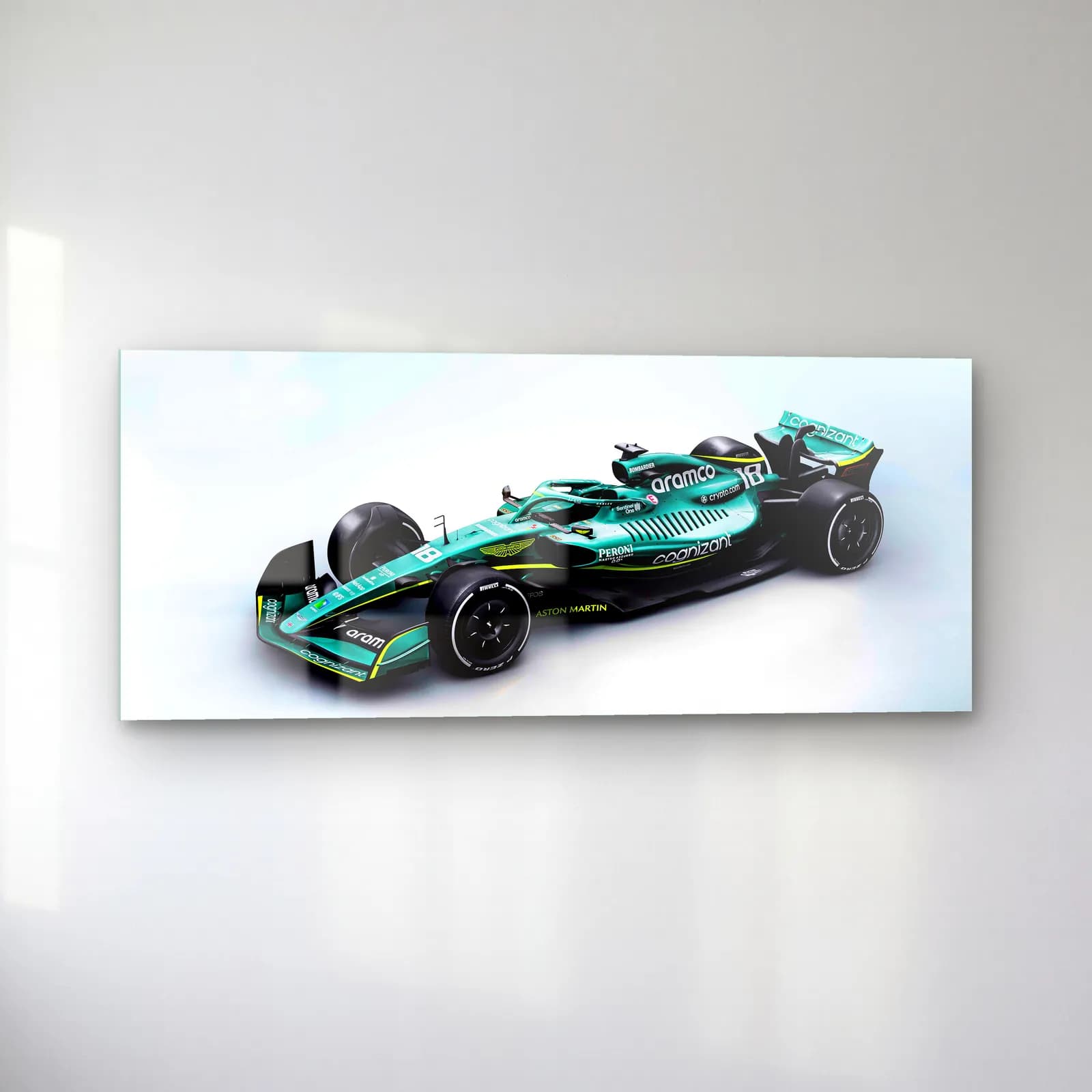 Aston Martin F1 Çapraz Açı cam tablo — sol açıdan görünüm