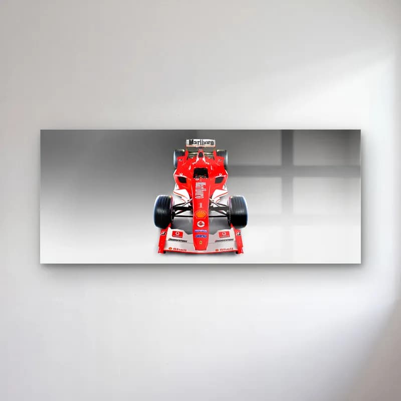 Kırmızı Beyaz Ferrari F1 Önden cam tablo — Gri arka planda önden görünen kırmızı beyaz Ferrari Formula 1 aracı