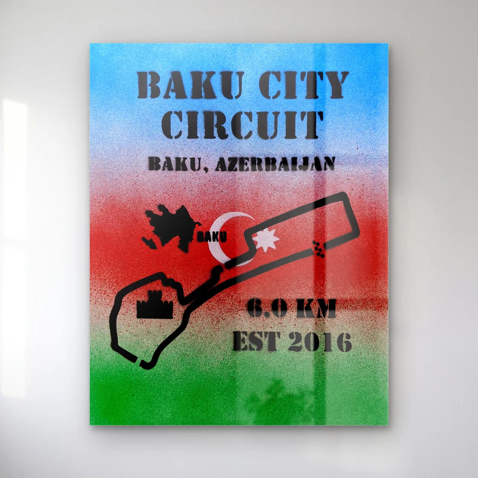 Grafiti Baku City Circuit cam tablo — Mavi kırmızı yeşil sprey boya zeminde siyah Baku City Circuit pist çizimi