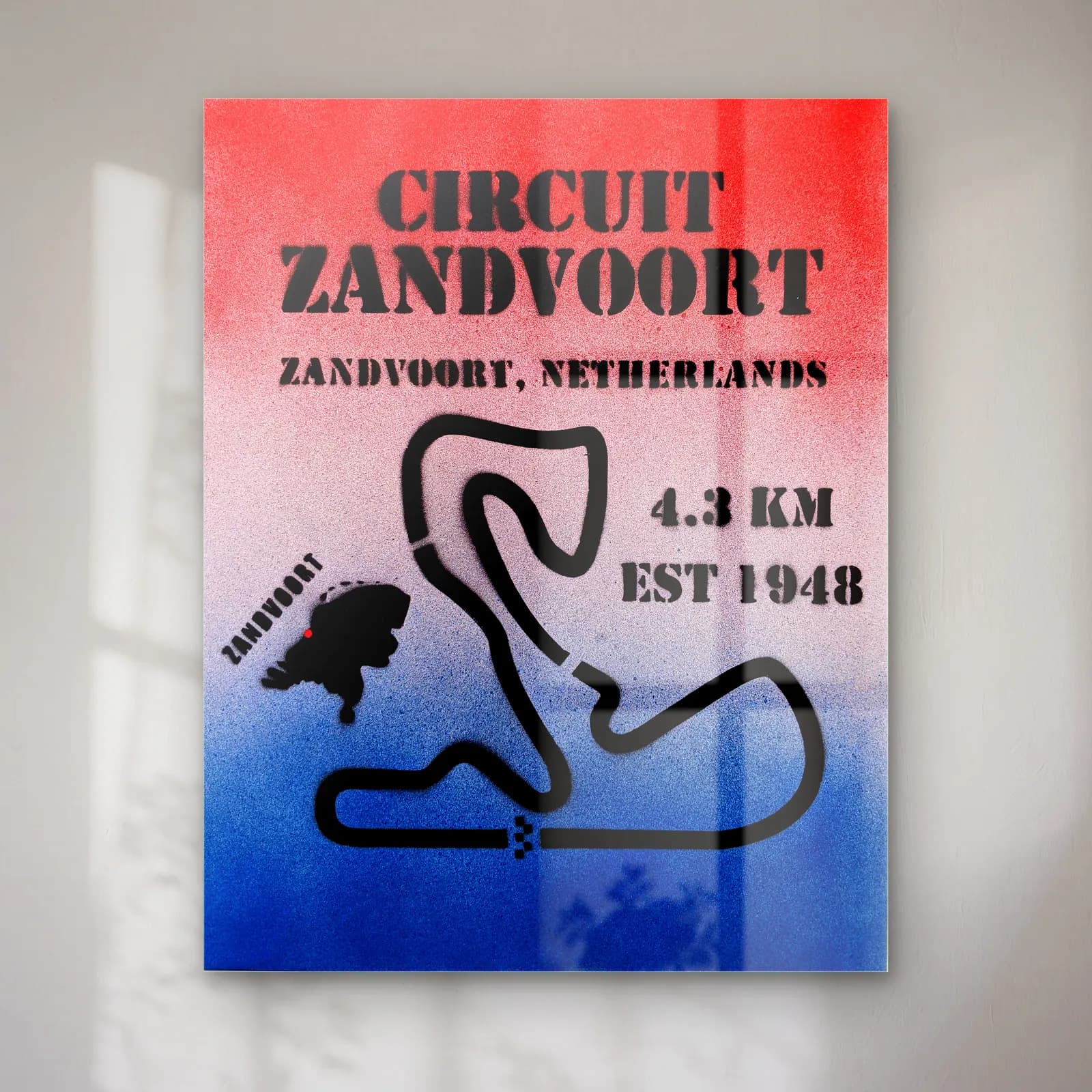 Grafiti Circuit Zandvoort cam tablo — Kırmızı beyaz mavi sprey boya zeminde siyah Circuit Zandvoort pist çizimi