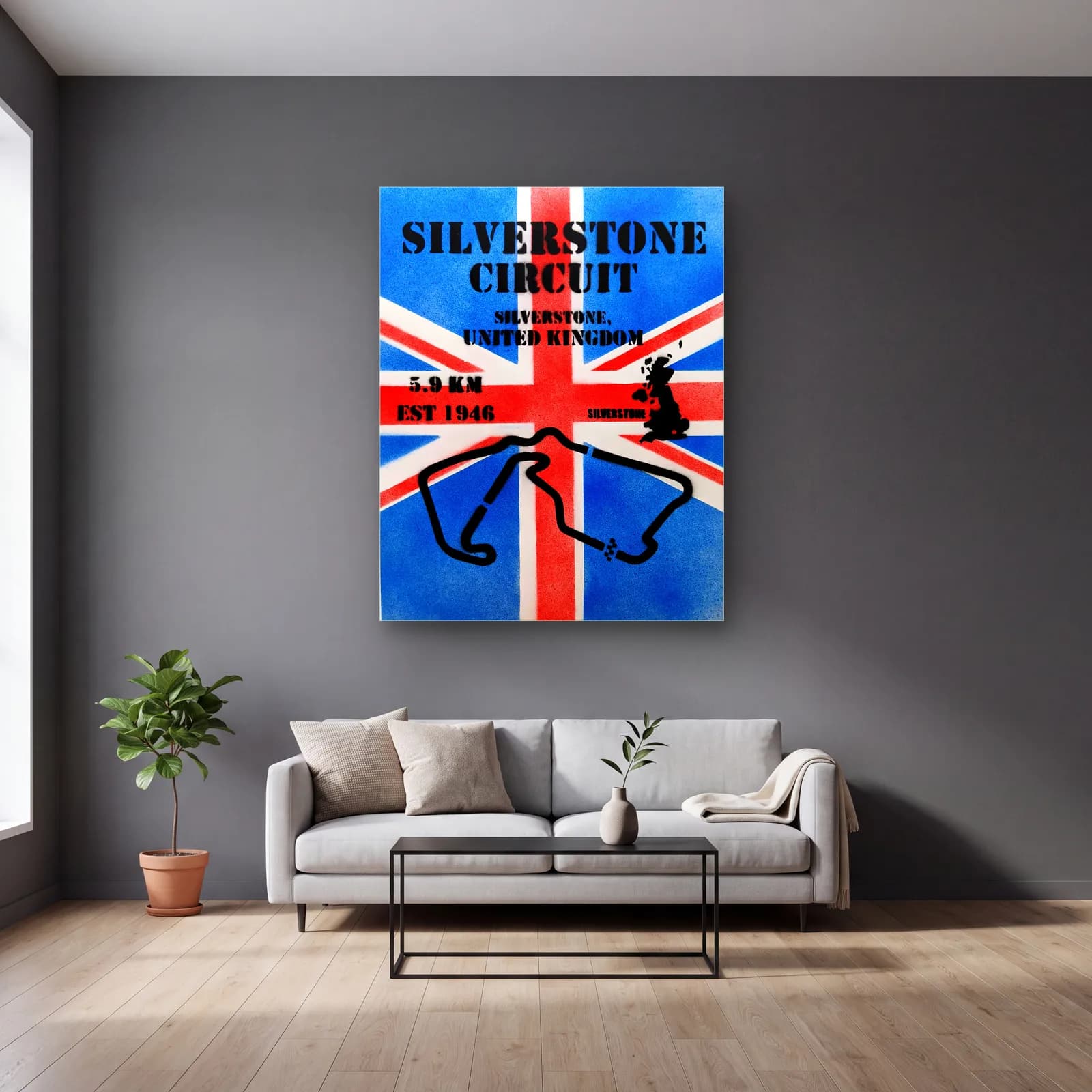 Grafiti Silverstone Union Jack cam tablo — gri duvarlı salonda
