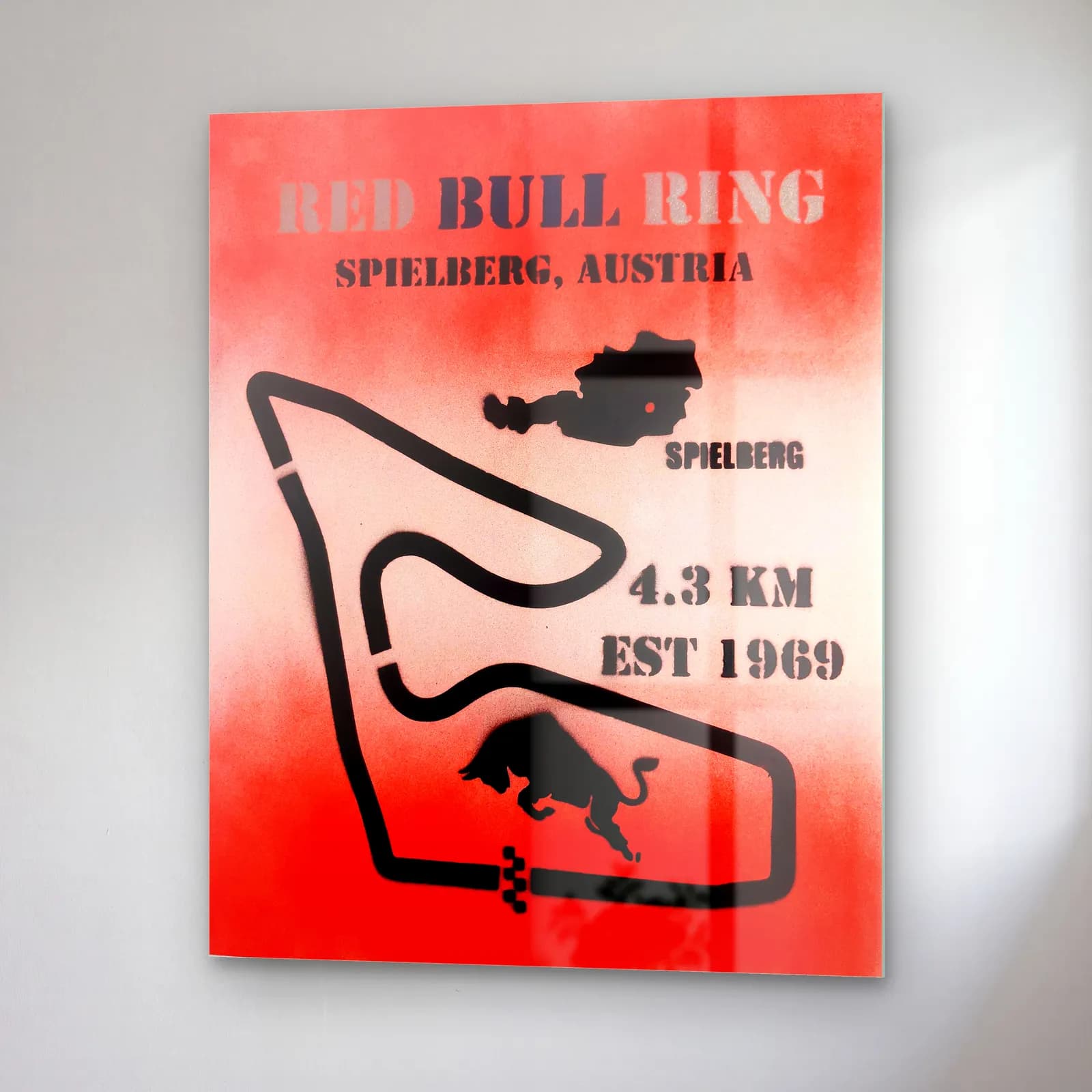Grafiti Red Bull Ring cam tablo — sağ açıdan görünüm