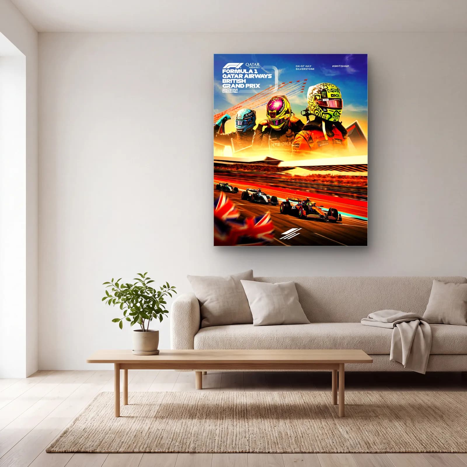 British Grand Prix Kasklı Poster cam tablo — açık renk salonda