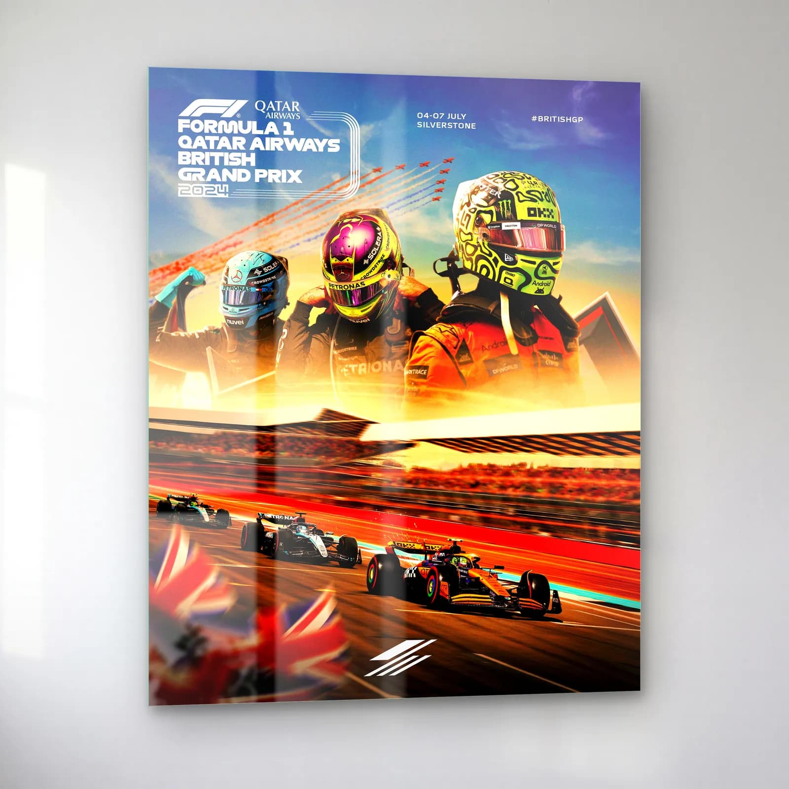British Grand Prix Kasklı Poster cam tablo — sol açıdan görünüm