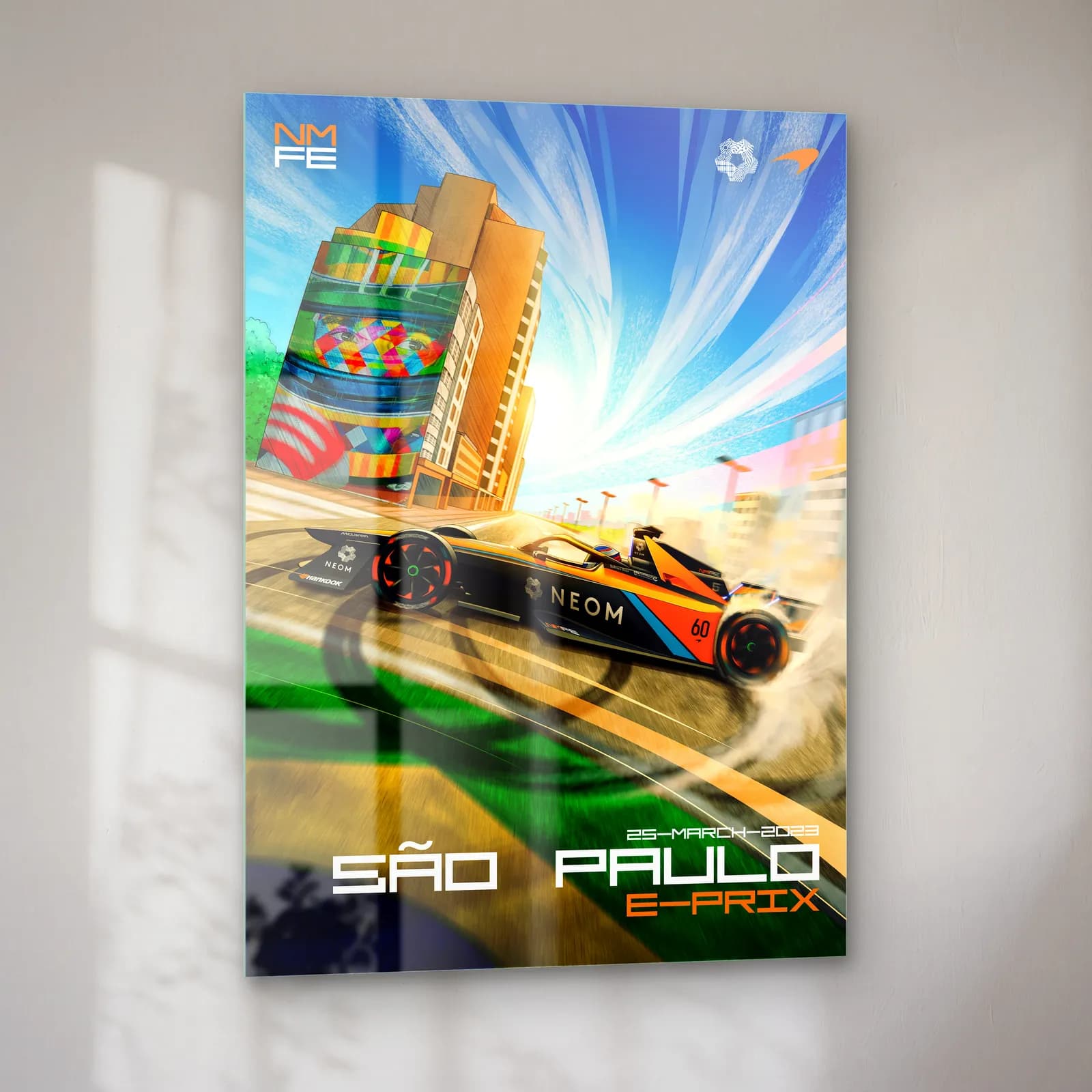 São Paulo E-Prix Renkli Bina cam tablo — sol açıdan görünüm