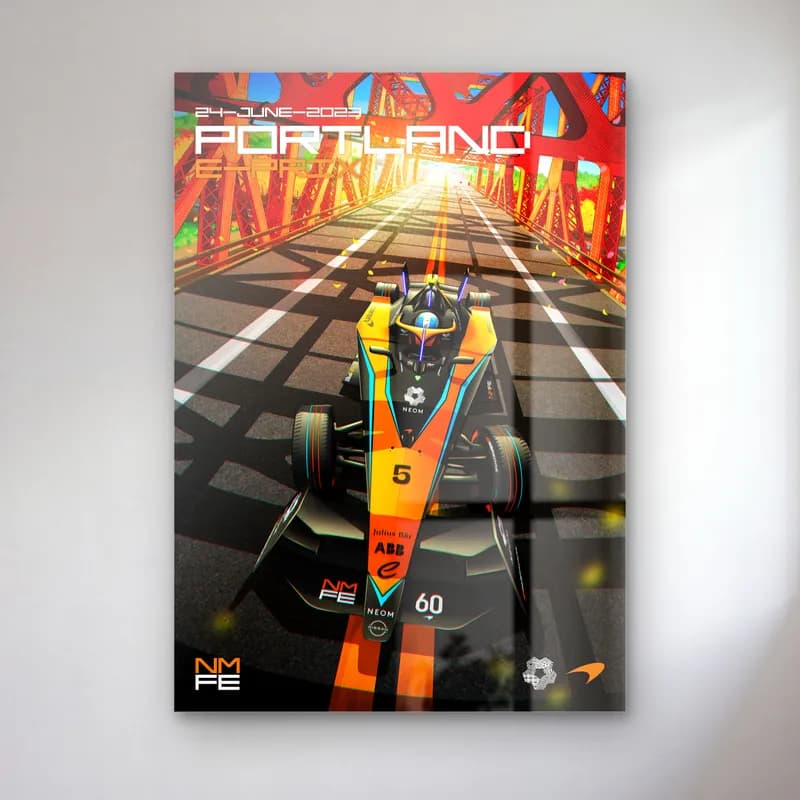 Portland E-Prix Köprü Posteri cam tablo — Portland çelik köprüsünde öne doğru gelen 5 numaralı Formula E aracı