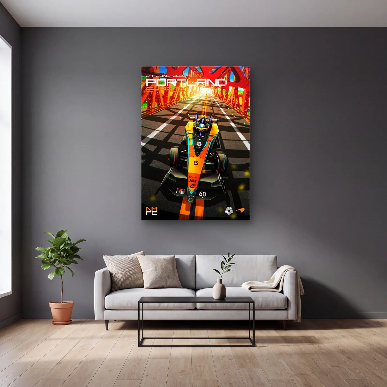 Portland E-Prix Köprü Posteri cam tablo — gri duvarlı salonda