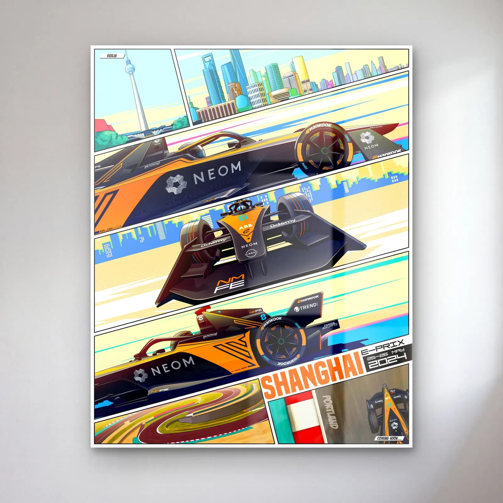 Şanghay E-Prix Çizgi Roman Posteri cam tablo — Şanghay silüeti ve turuncu Formula E aracının yer aldığı çizgi roman paneller
