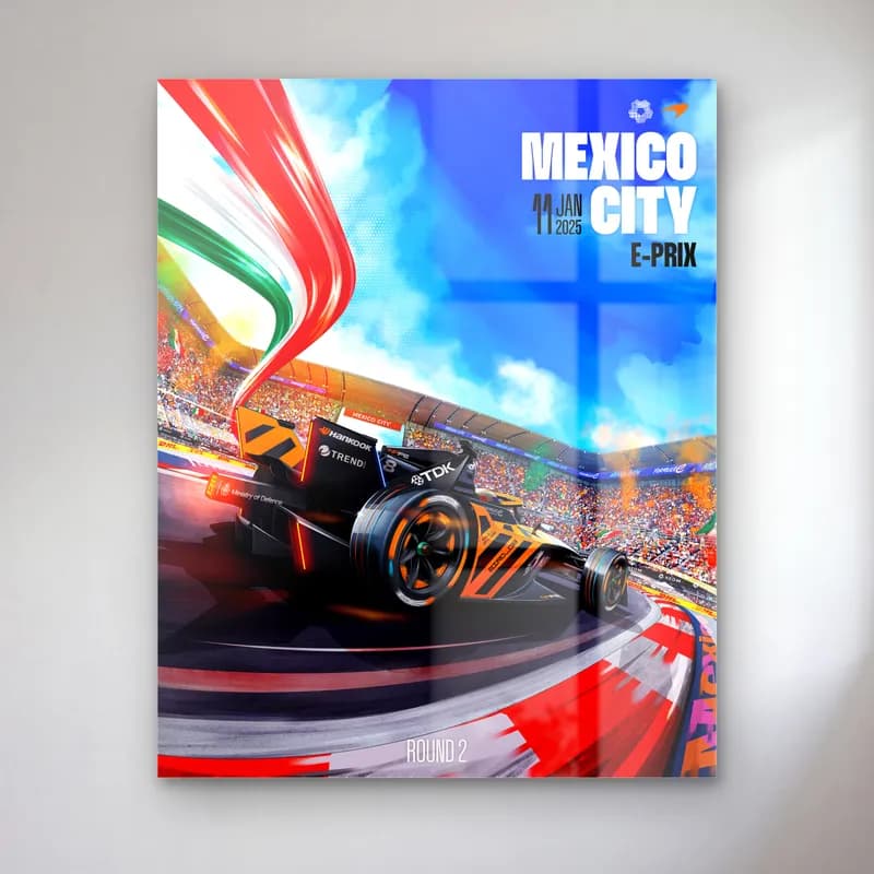 Mexico City E-Prix Tribün Posteri cam tablo — Meksika bayrağı renkli kurdele ve tribün önünde turuncu Formula E aracı