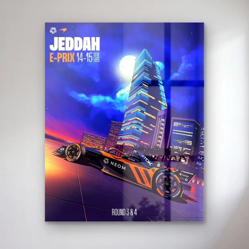 Cidde E-Prix Gece Posteri cam tablo — Gece ışıklı gökdelenler arasında yarışan turuncu siyah Formula E aracı
