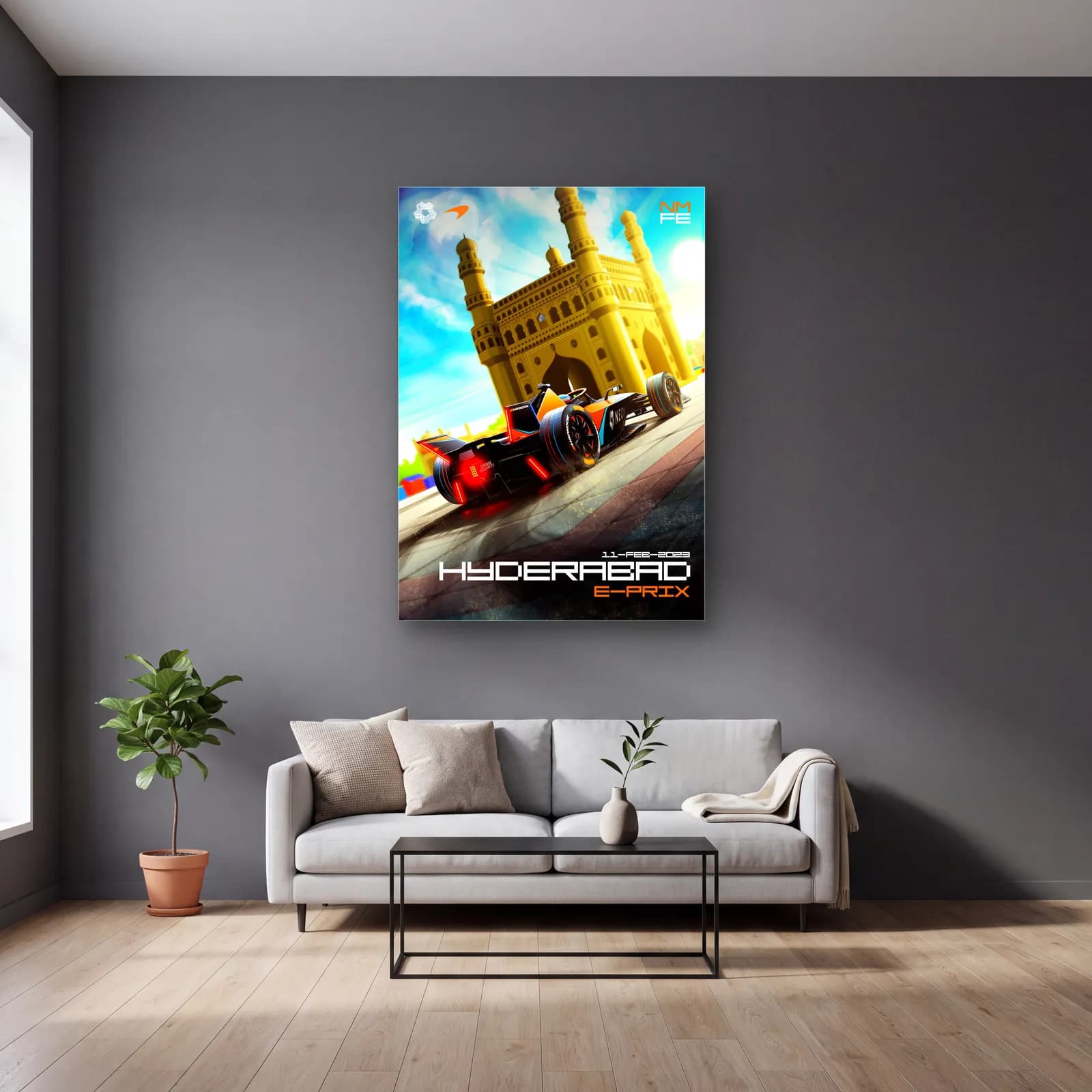 Hyderabad E-Prix Turuncu Posteri cam tablo — gri duvarlı salonda