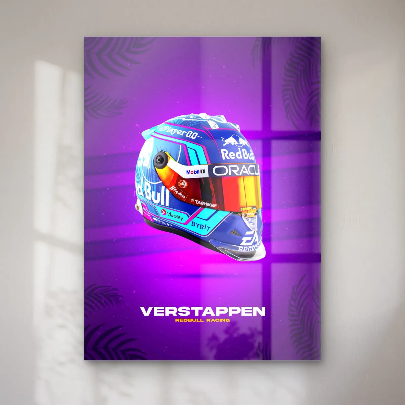 Max Verstappen Kask Posteri cam tablo — Mor zemin üzerinde mavi kırmızı Red Bull Racing kaskı, Verstappen yazısı
