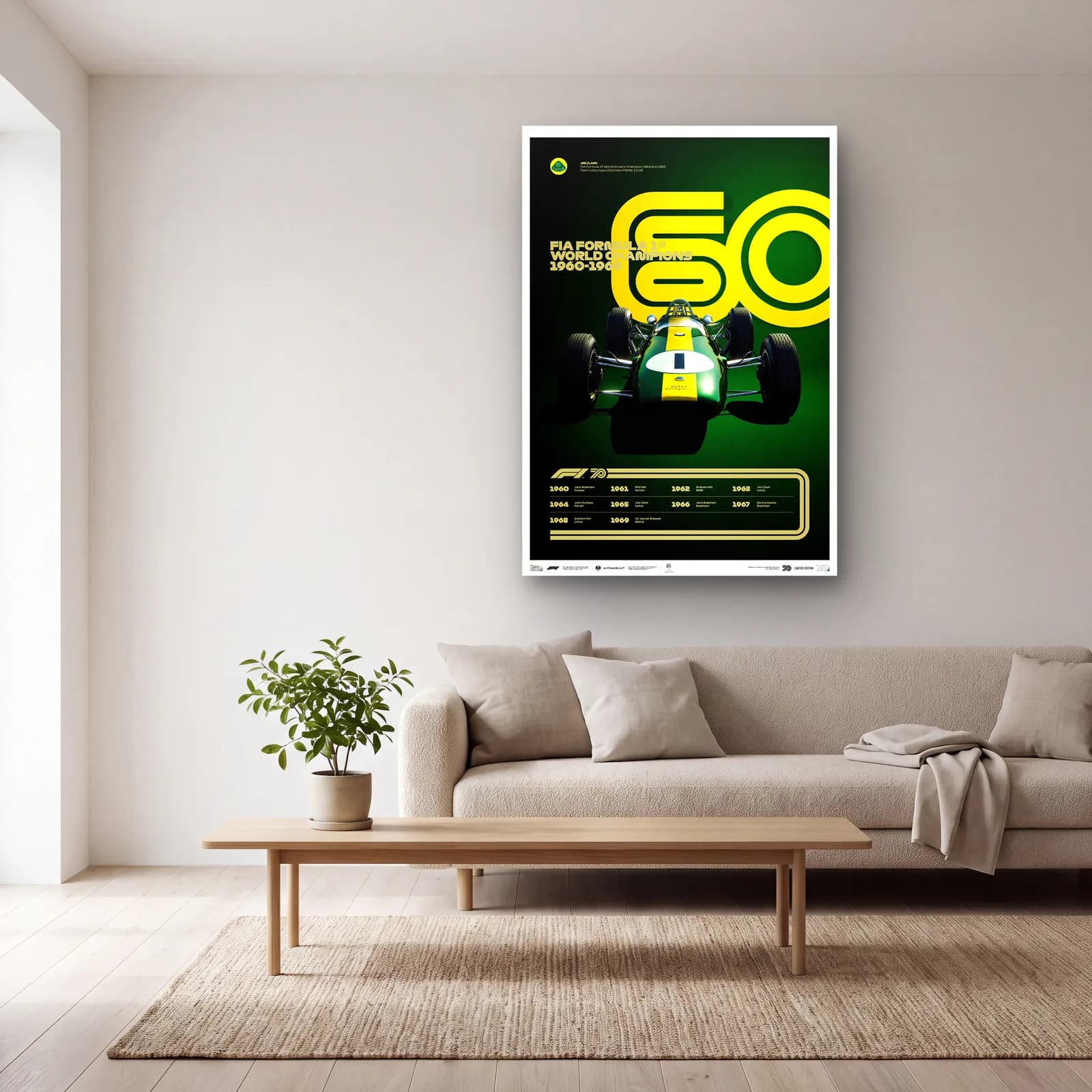 F1 Şampiyonları 1960lar Posteri cam tablo — açık renk salonda