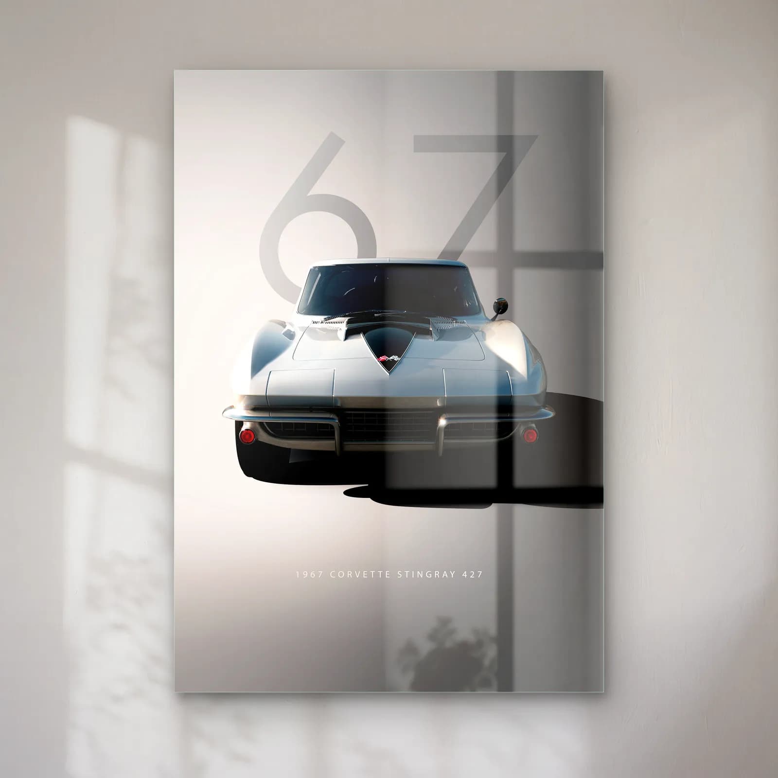 1967 Corvette Stingray Posteri cam tablo — Açık gri zeminde 67 rakamı önünde gümüş siyah Corvette Stingray