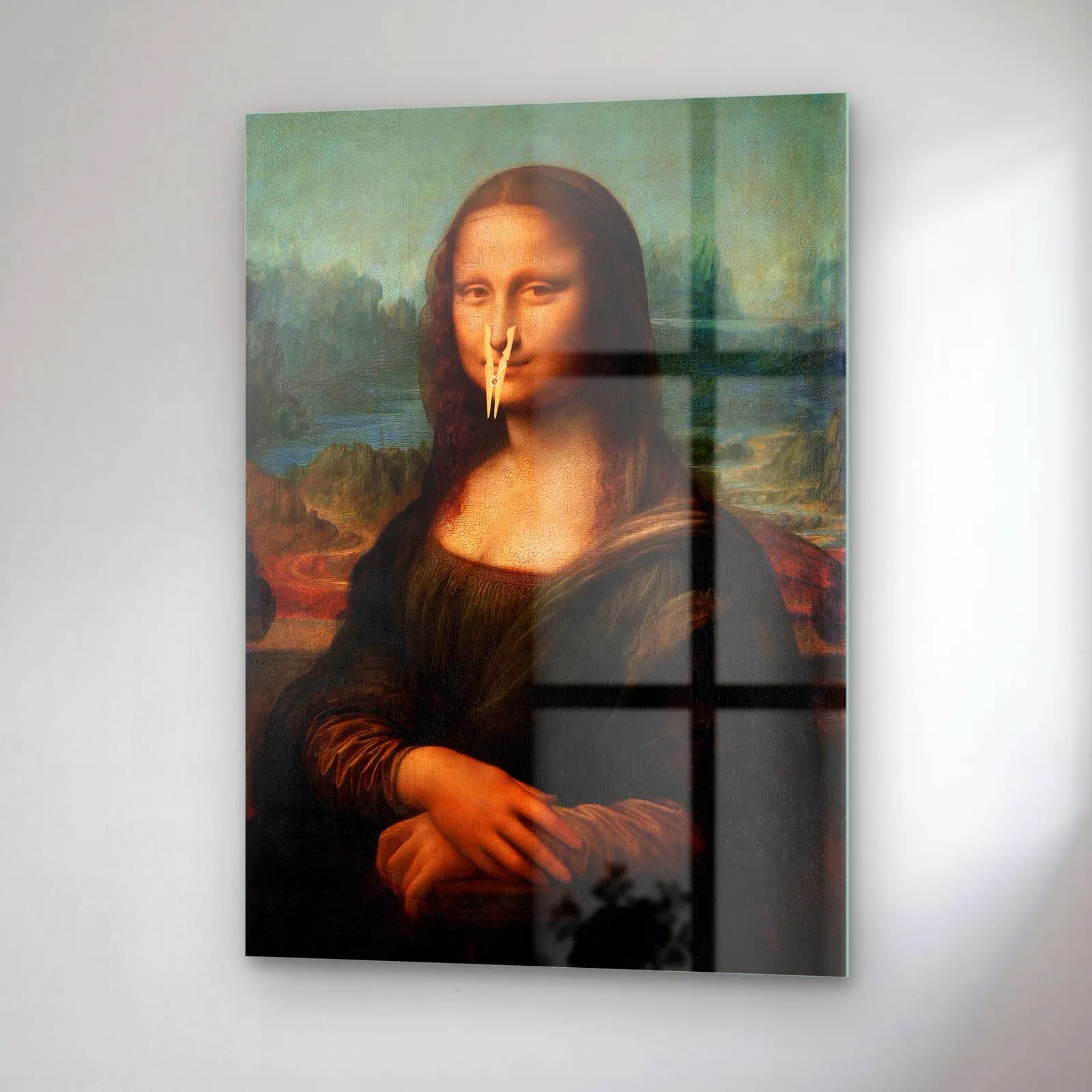 Mandallı Mona Lisa cam tablo — sağ açıdan görünüm
