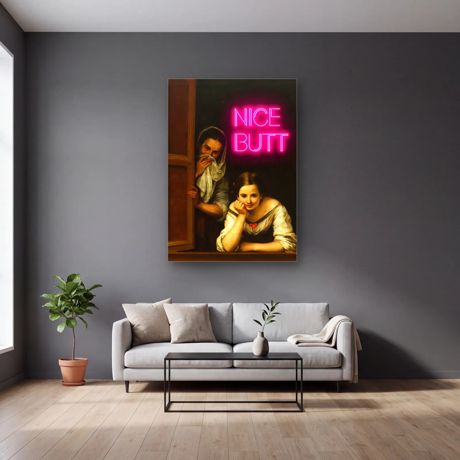 Nice Butt Pencere Kadınları cam tablo — gri duvarlı salonda
