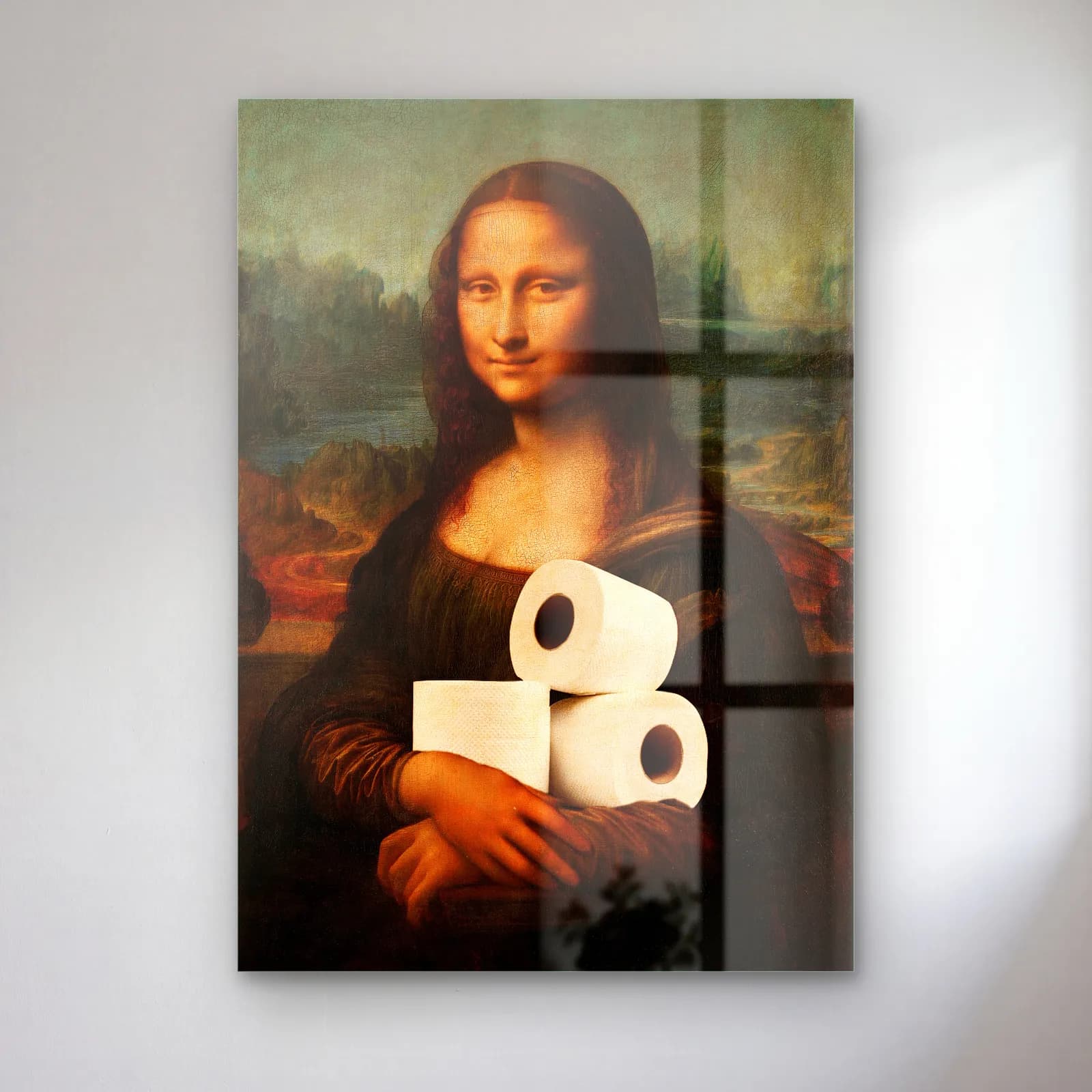 Tuvalet Kâğıtlı Mona Lisa cam tablo — Ellerinde tuvalet kâğıdı ruloları tutan Mona Lisa parodisi