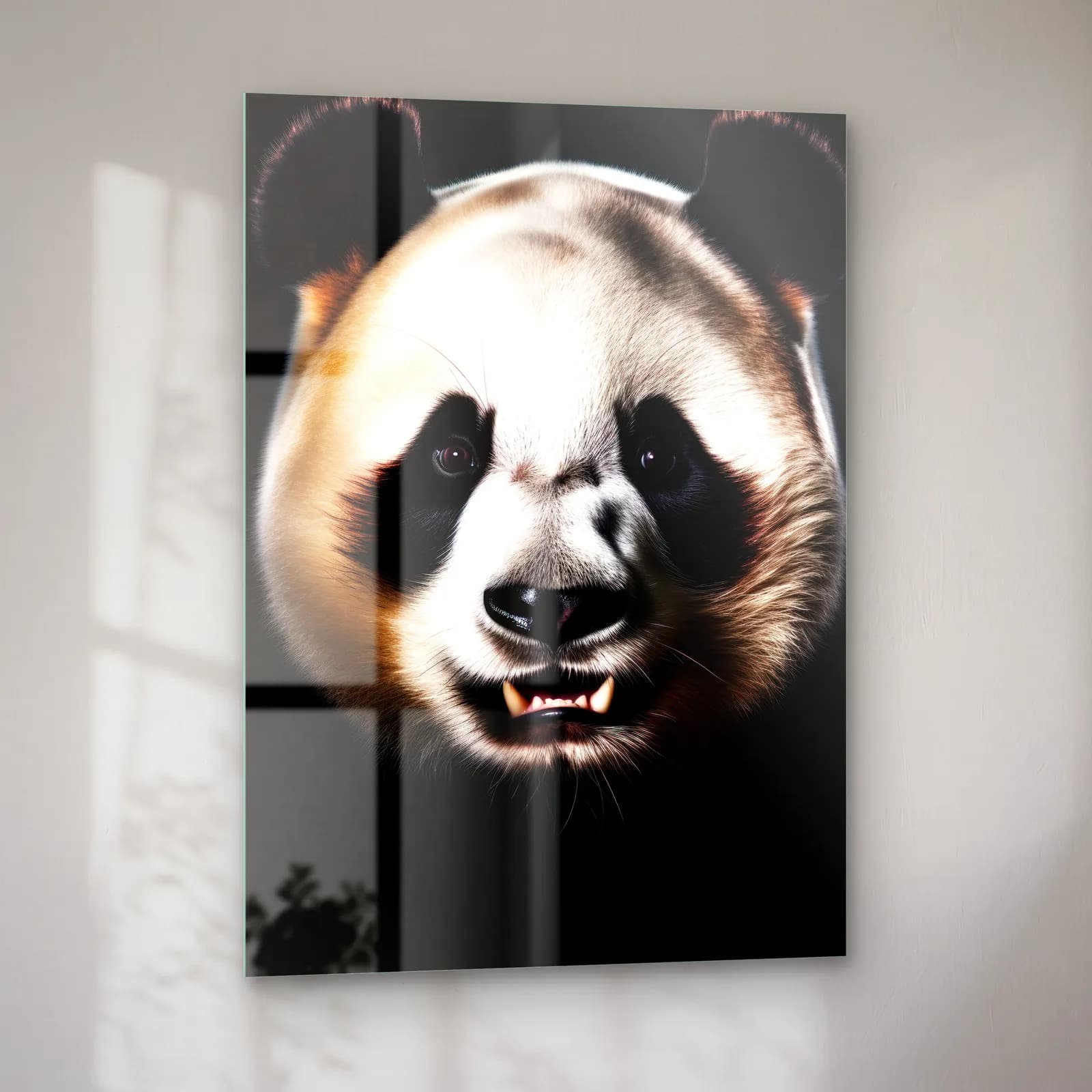 Gülümseyen Panda cam tablo — sol açıdan görünüm