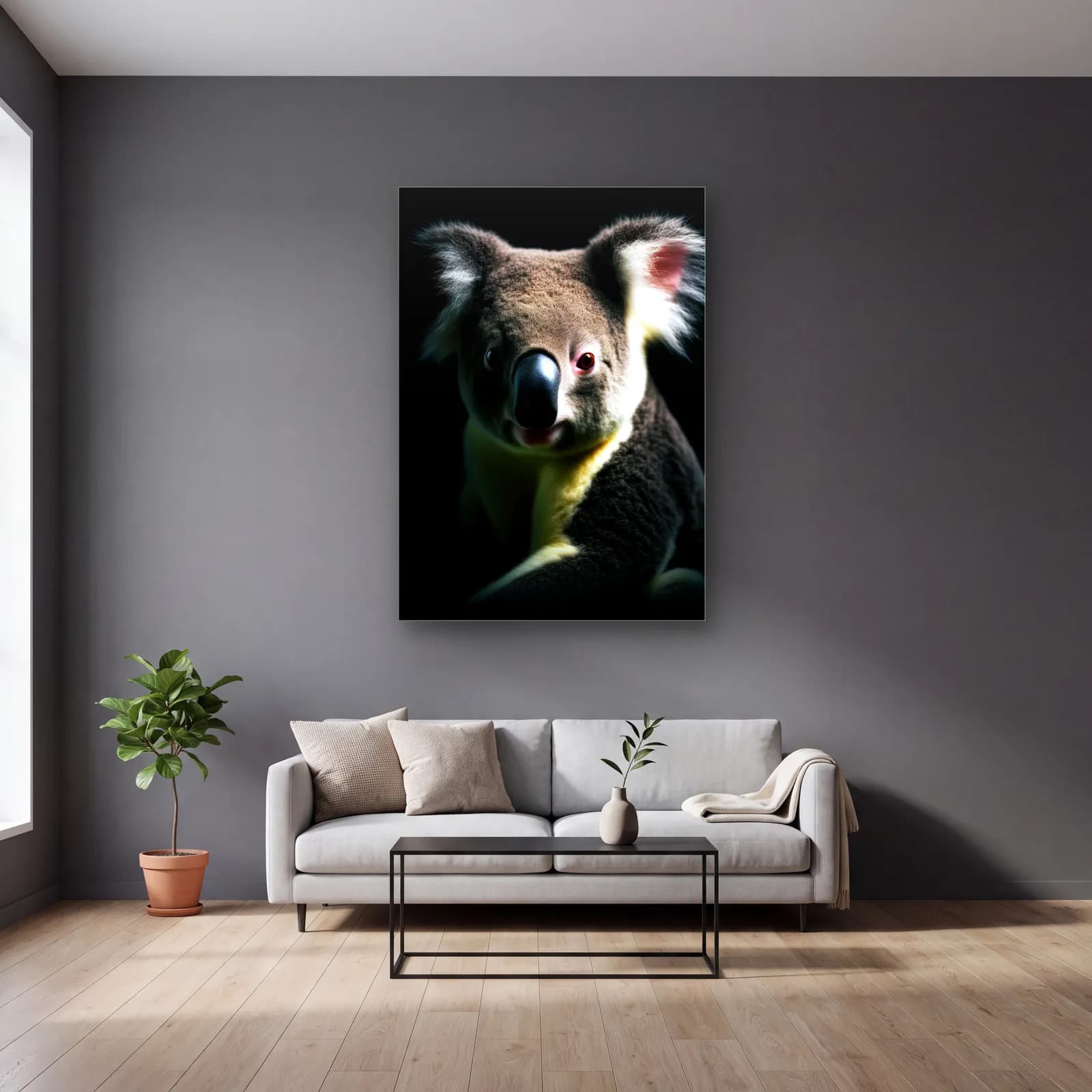 Gri Koala Portresi cam tablo — gri duvarlı salonda