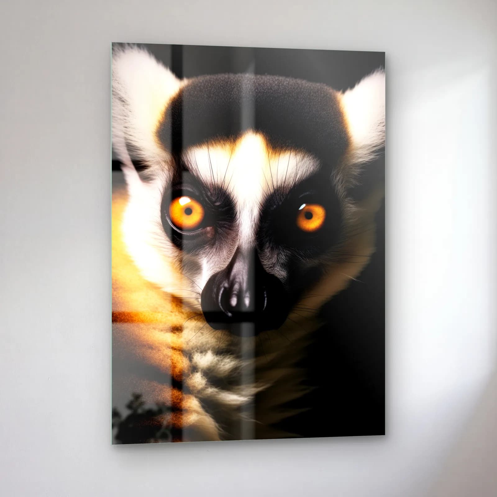 Sarı Gözlü Lemur cam tablo — sol açıdan görünüm