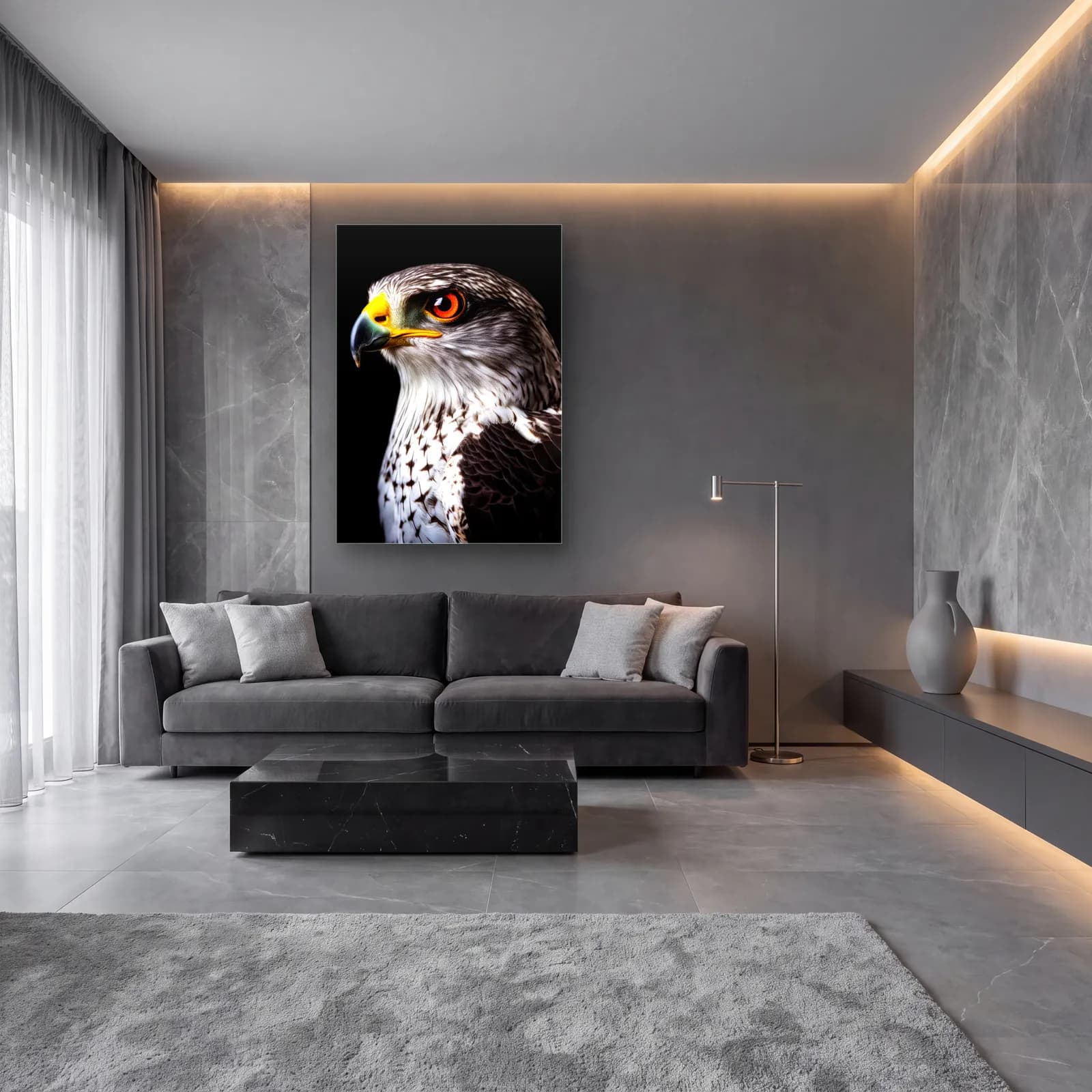Benekli Atmaca cam tablo — lüks salon duvarında
