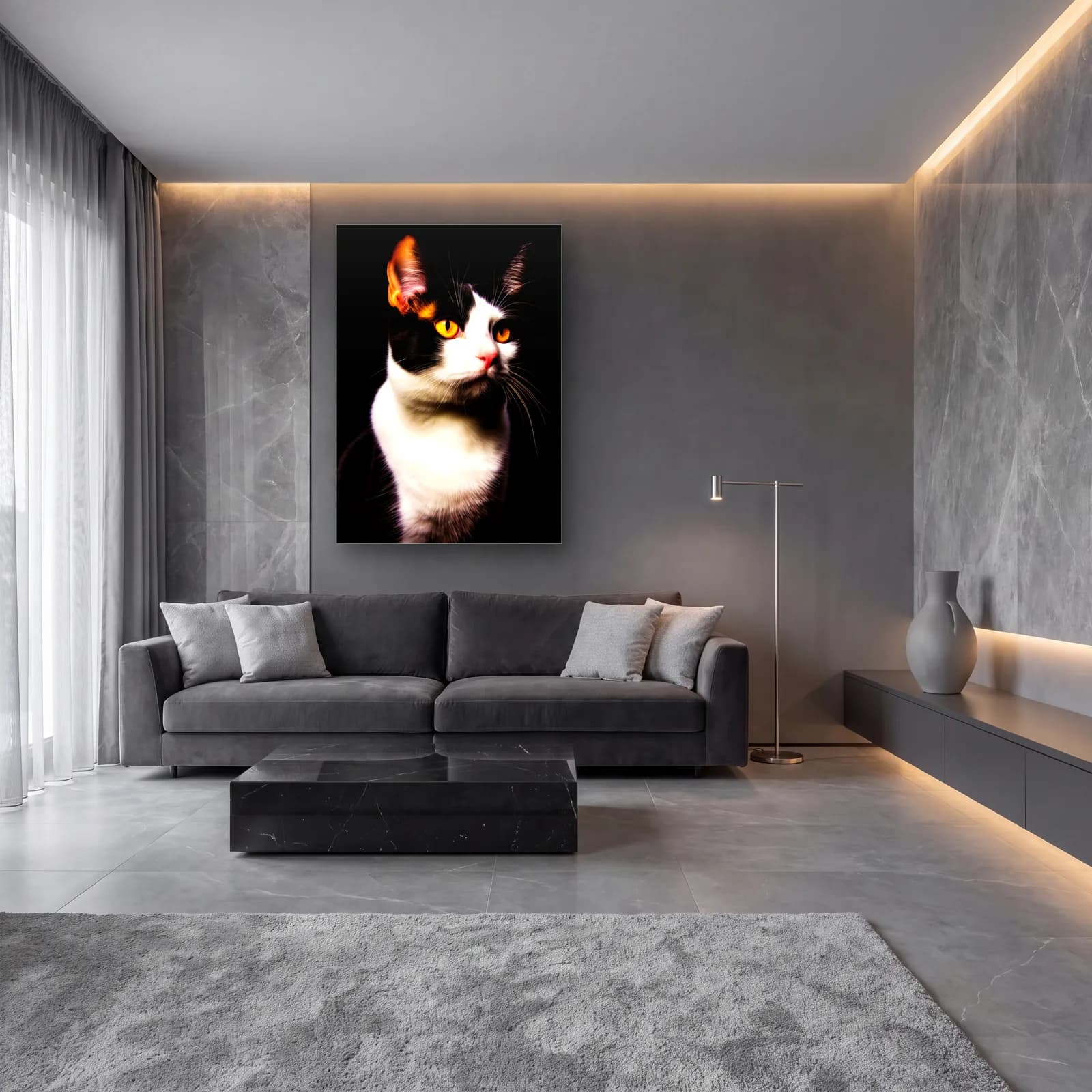 Oturan Siyah Beyaz Kedi cam tablo — lüks salon duvarında