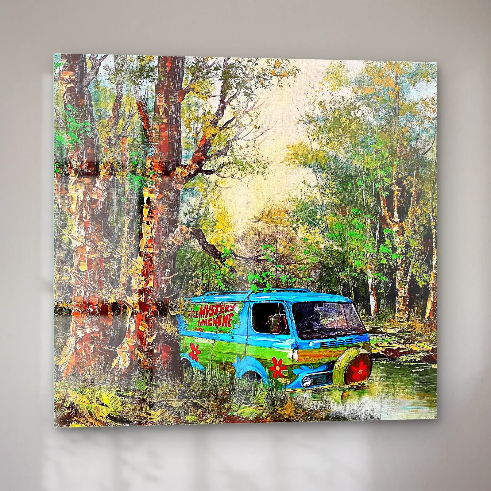 Ormanda Mystery Machine Minibüs cam tablo — sol açıdan görünüm