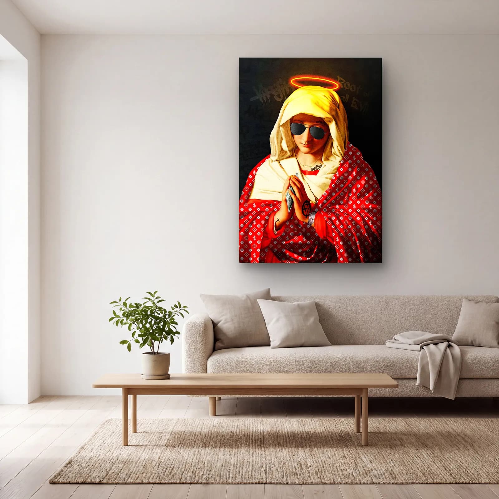 Güneş Gözlüklü Madonna cam tablo — açık renk salonda
