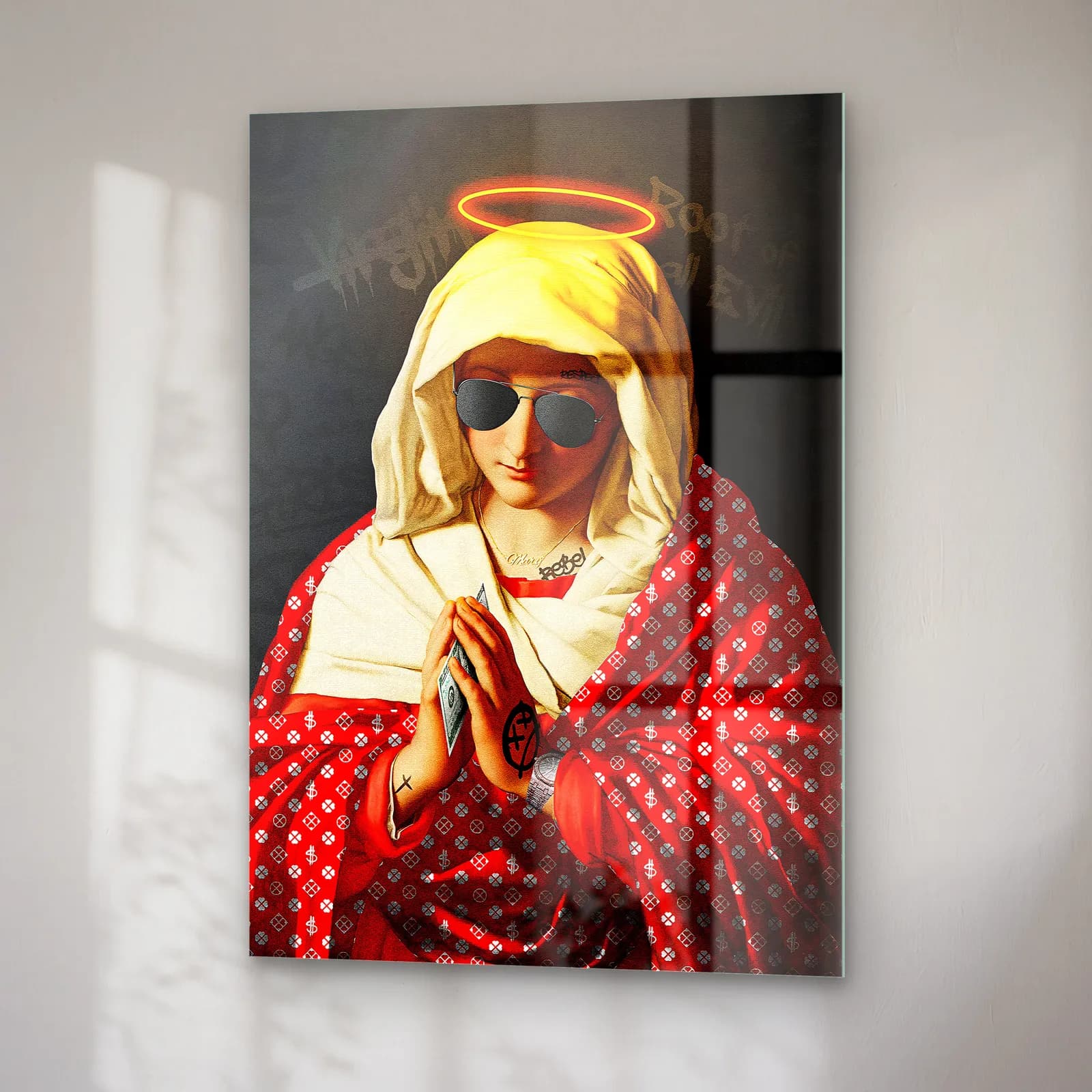 Güneş Gözlüklü Madonna cam tablo — sağ açıdan görünüm