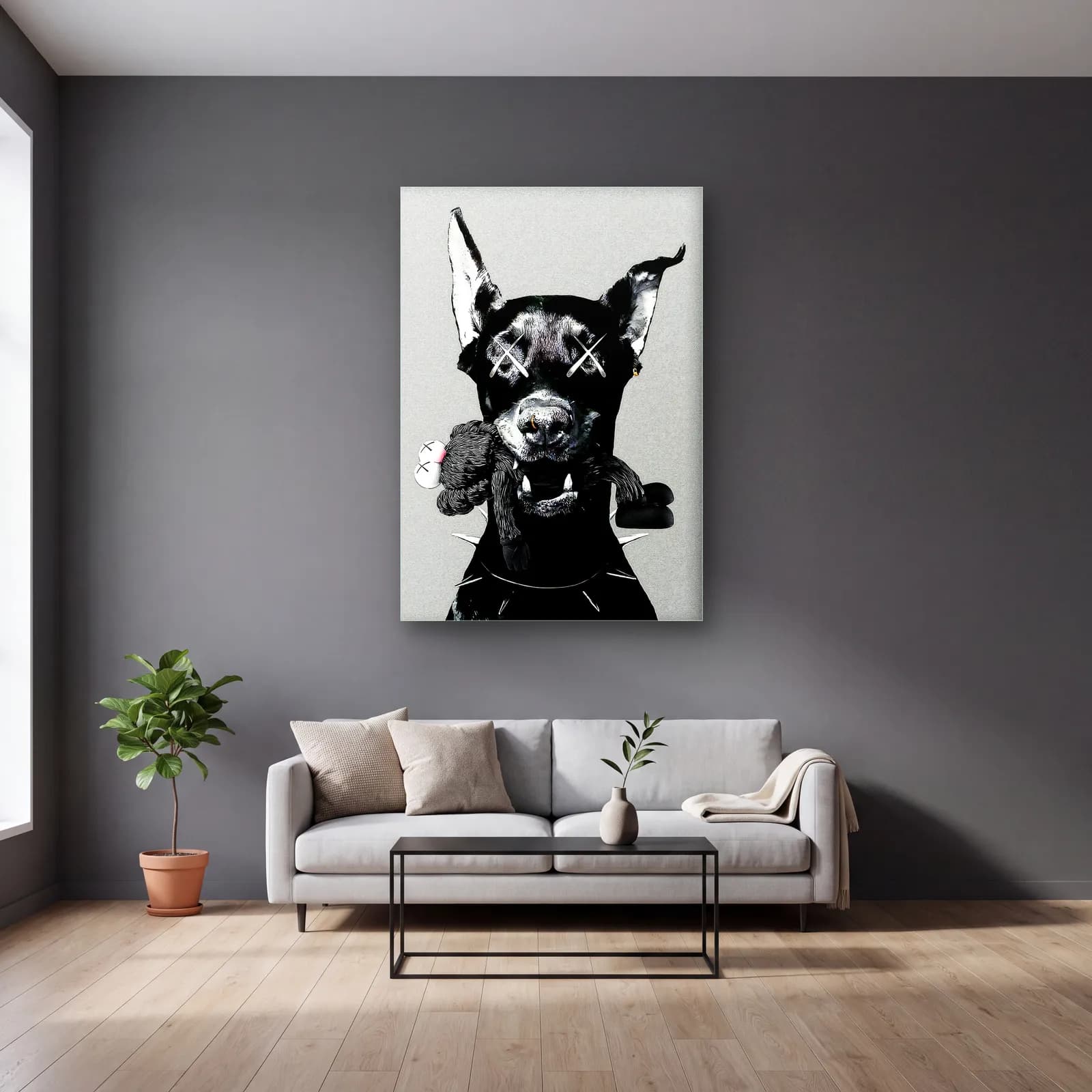 X Gözlü Doberman ve Oyuncak Ayı cam tablo — gri duvarlı salonda