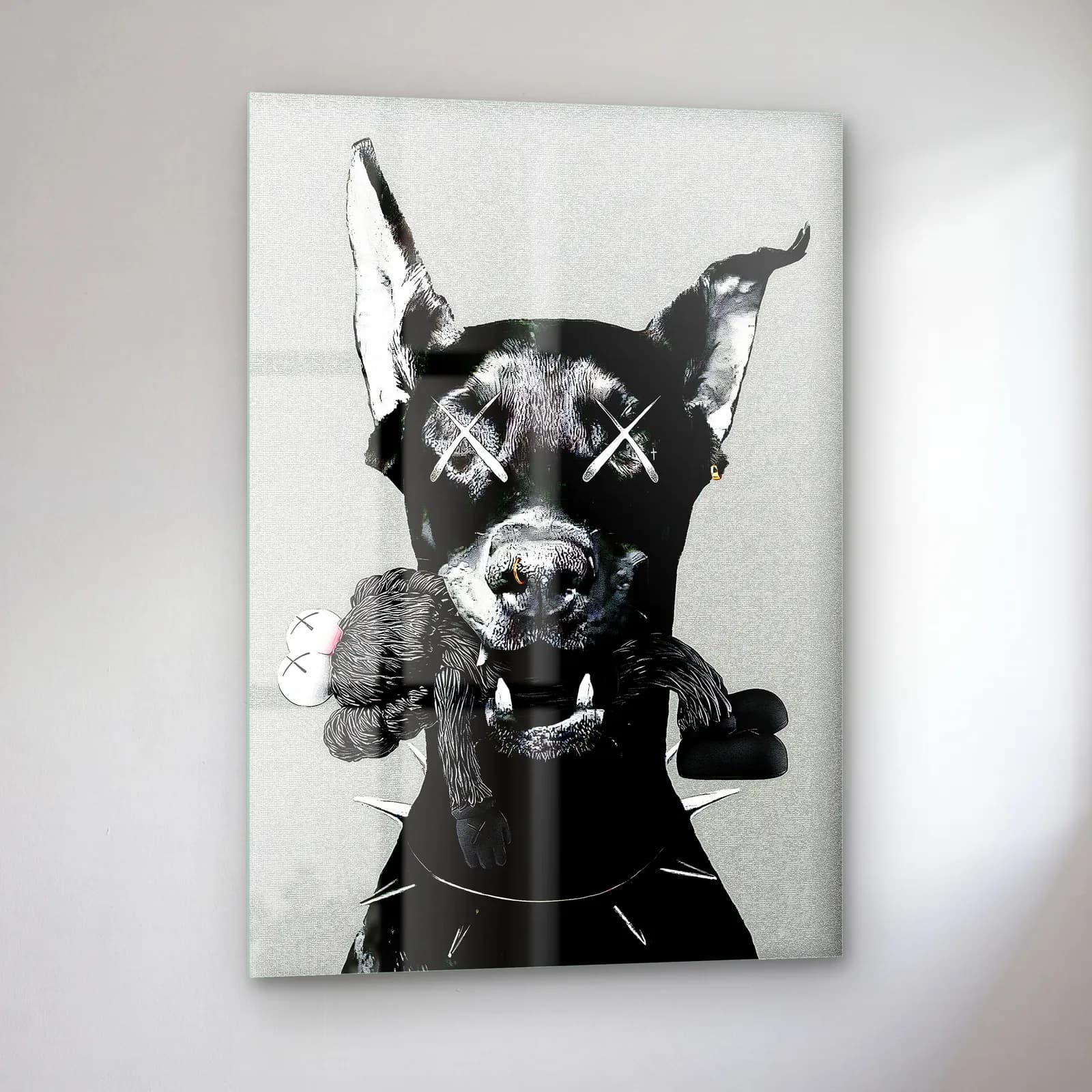 X Gözlü Doberman ve Oyuncak Ayı cam tablo — sol açıdan görünüm
