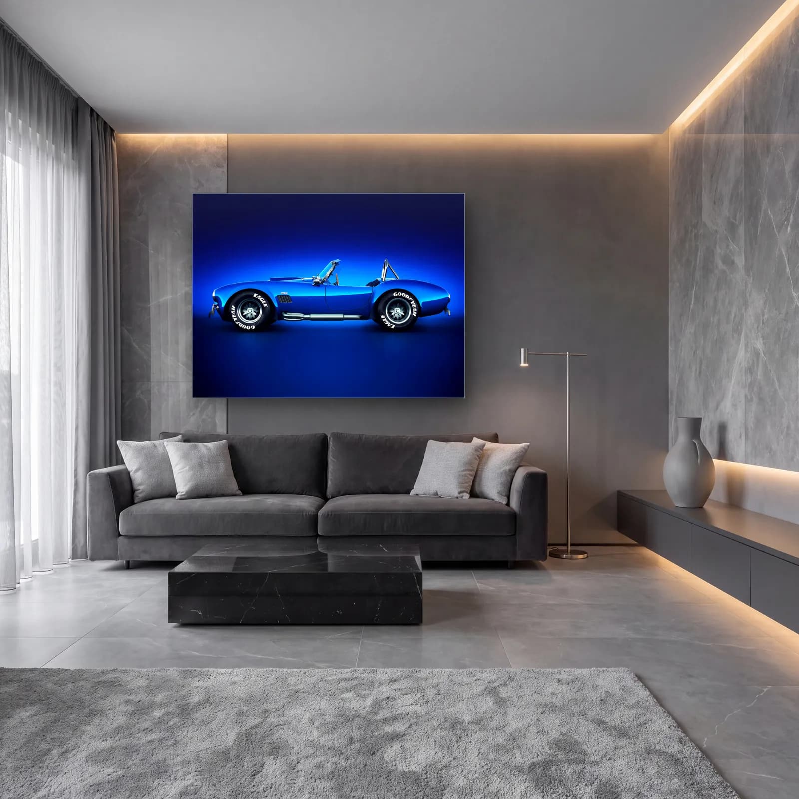 Mavi Shelby Cobra cam tablo — lüks salon duvarında