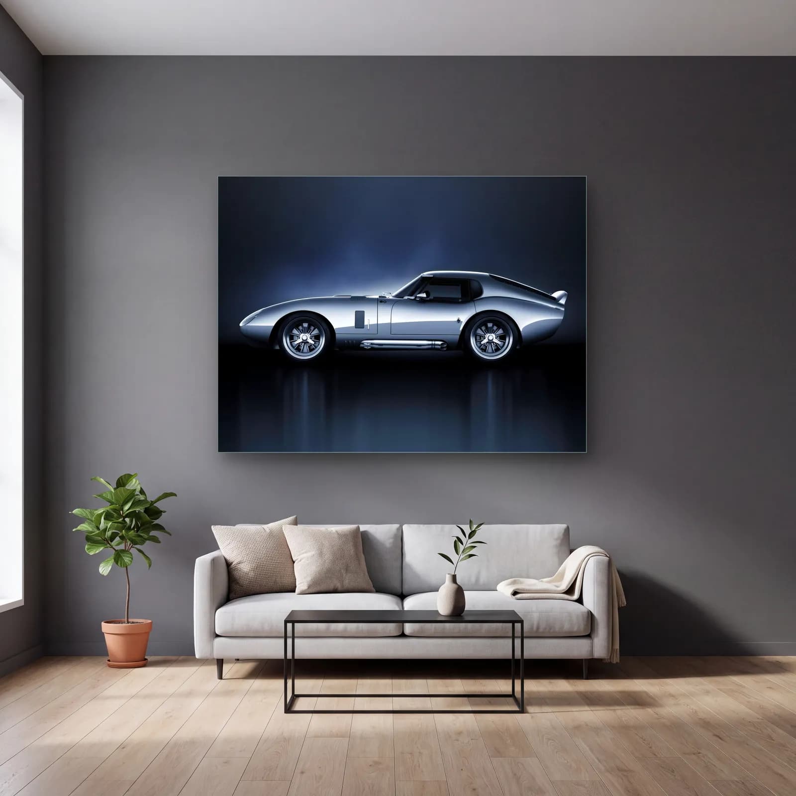 Gümüş Shelby Daytona Coupe cam tablo — gri duvarlı salonda