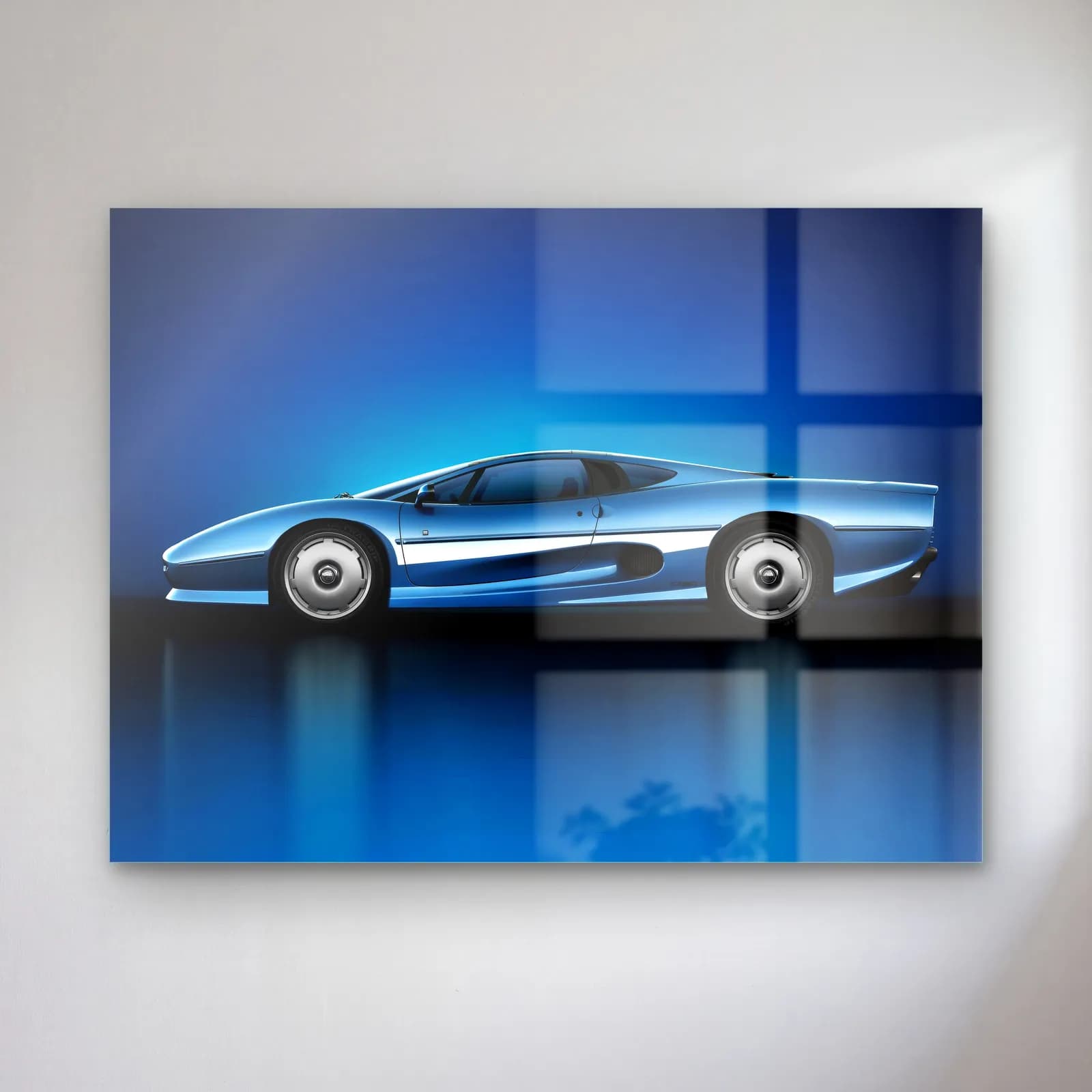 Mavi Jaguar XJ220 cam tablo — Mavi ışıklı fonda yansımasıyla duran açık mavi Jaguar XJ220