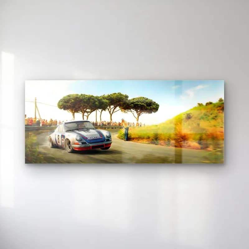İtalyan Yolunda Porsche 911 Carrera RS cam tablo — Fıstık çamlı İtalyan kırsal yolunda viraj alan gümüş klasik Porsche 911 yarış arabası