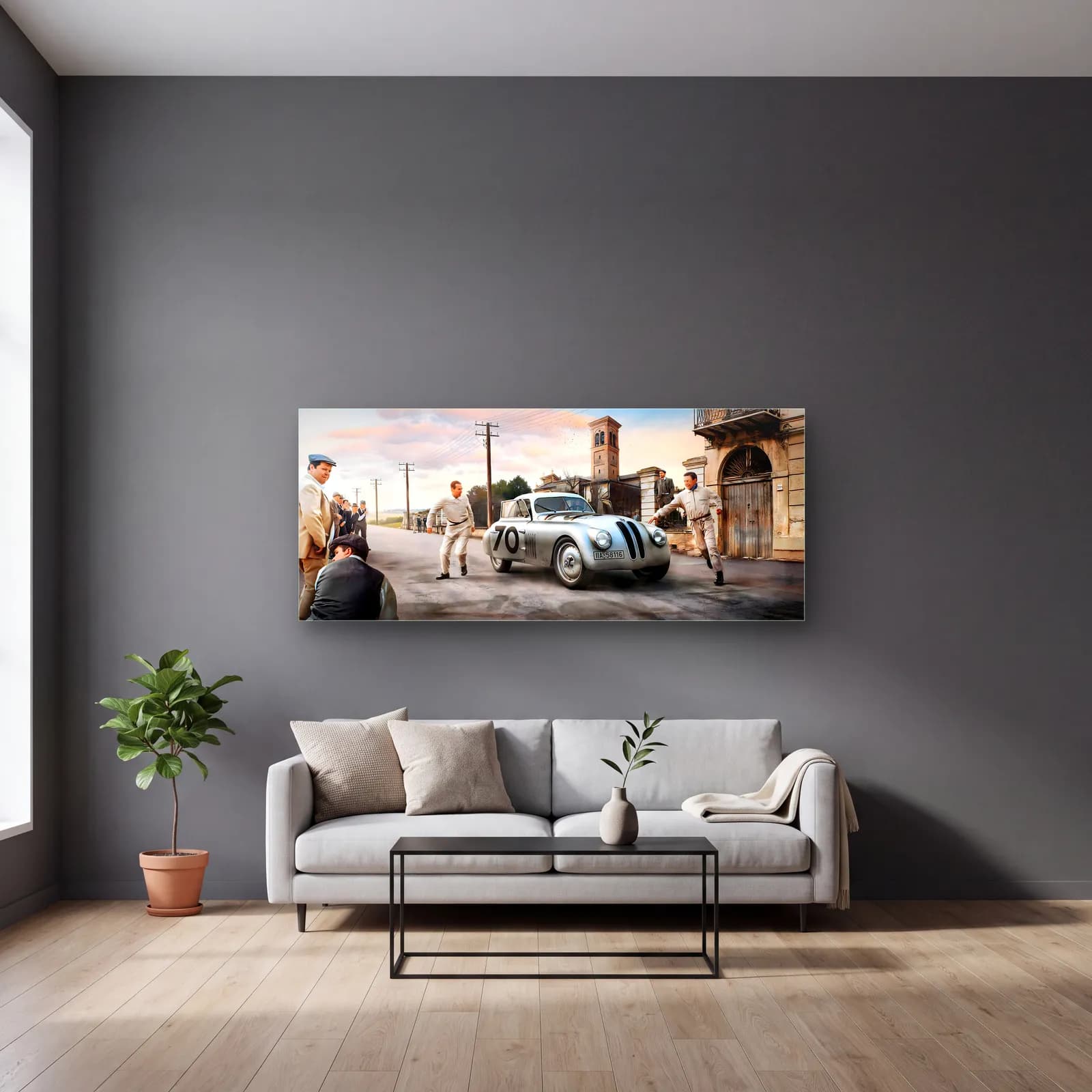 Mille Miglia Gümüş Mercedes 300 SL cam tablo — gri duvarlı salonda