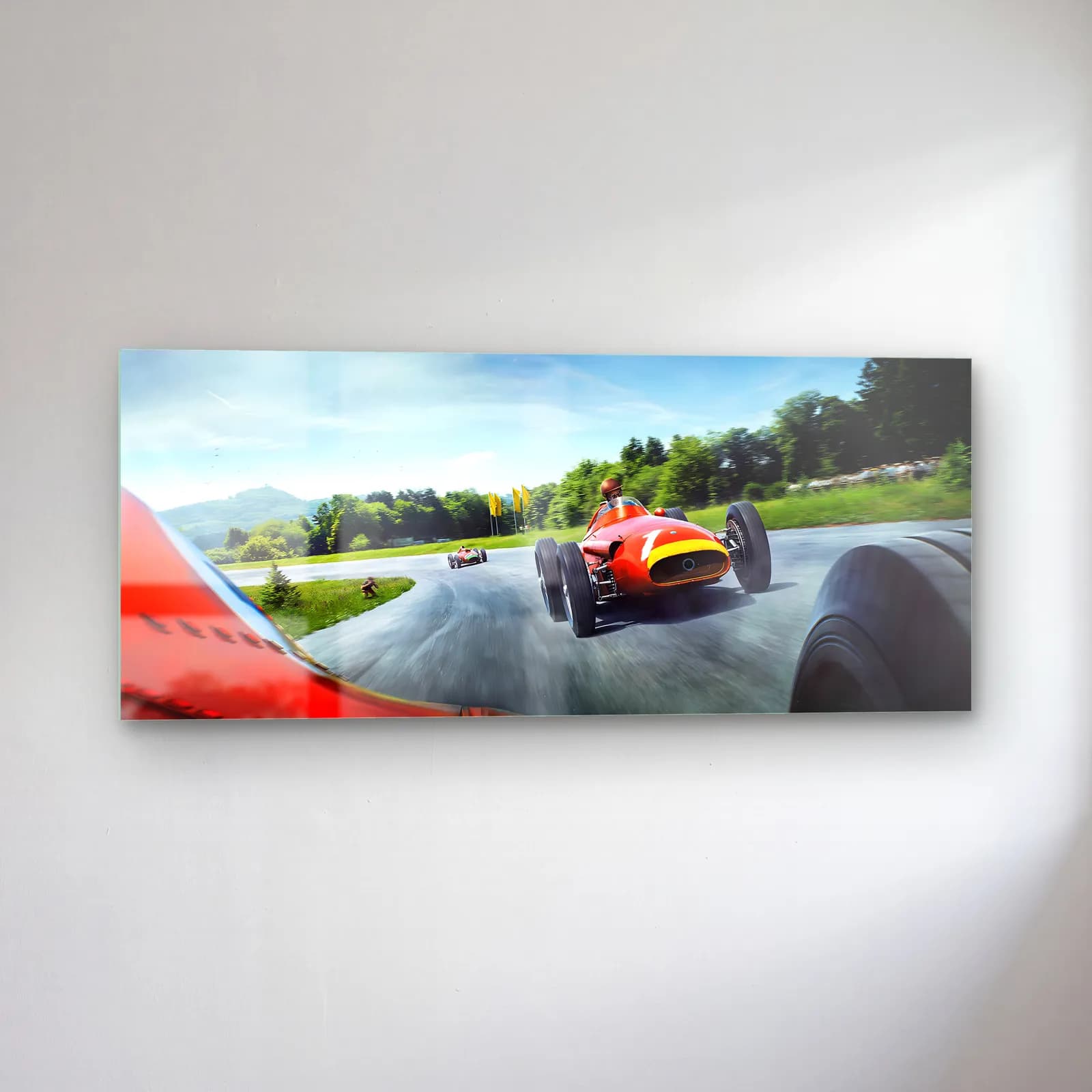 Virajda Kırmızı Klasik Ferrari cam tablo — sol açıdan görünüm