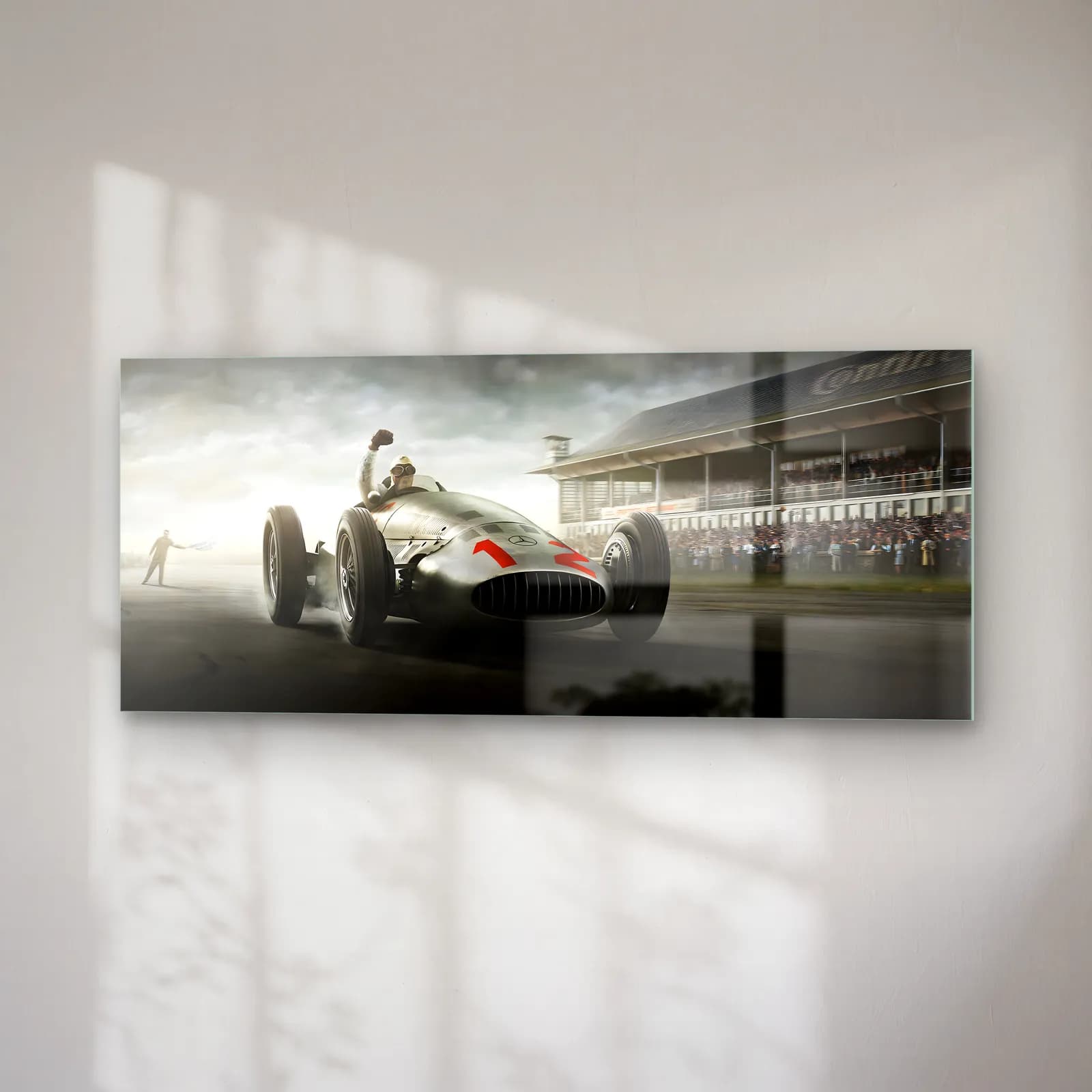 Tribün Önünde Mercedes W196 cam tablo — sağ açıdan görünüm