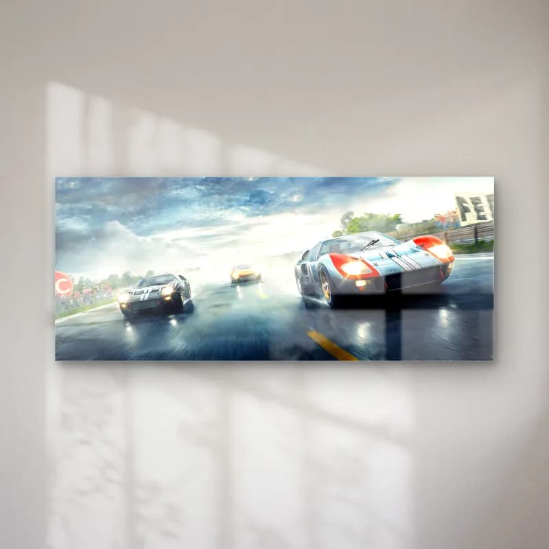 Yağmurda Gulf Ford GT40 cam tablo — Yağmurlu pistte su sıçratan açık mavi turuncu Ford GT40 ve arkadaki yarış arabaları