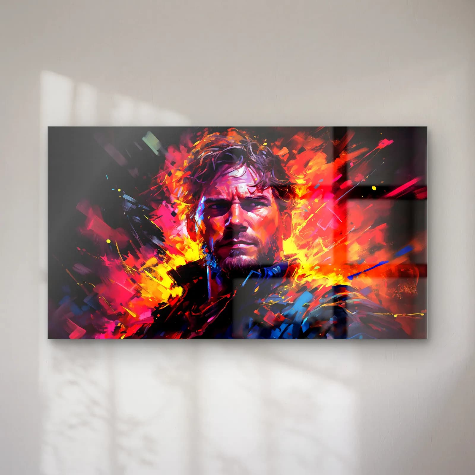 Star-Lord Renkli Portre cam tablo — Siyah fonda pembe ve turuncu boya lekeleri arasında erkek kahraman portresi