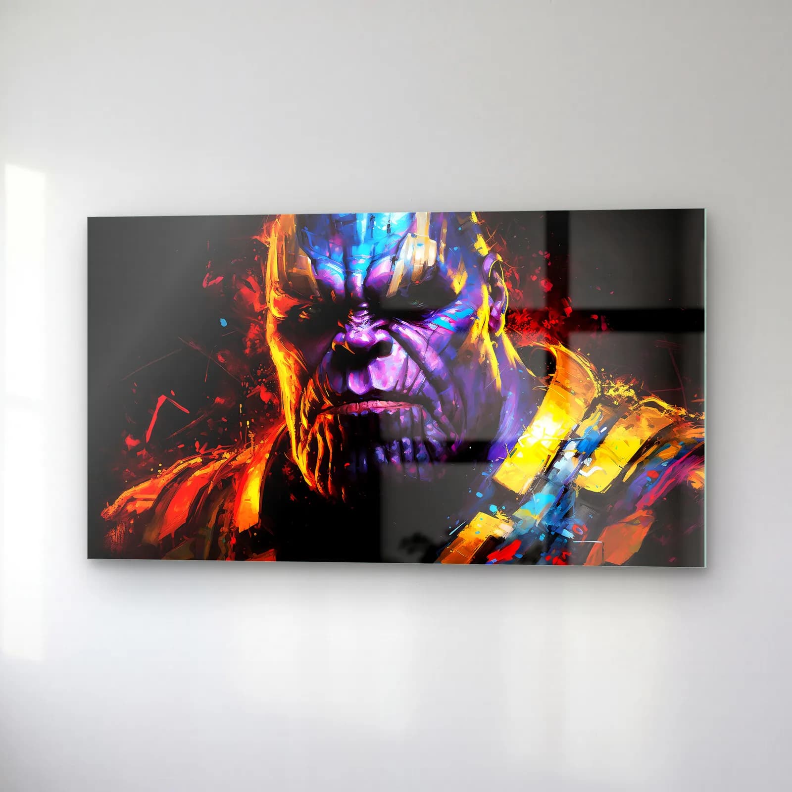 Thanos Renkli Portre cam tablo — sağ açıdan görünüm