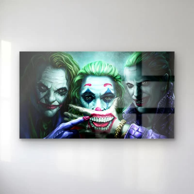 Üç Joker Portresi cam tablo — Yeşil saçlı üç farklı Joker yüzü yan yana, mor ve yeşil tonlarda