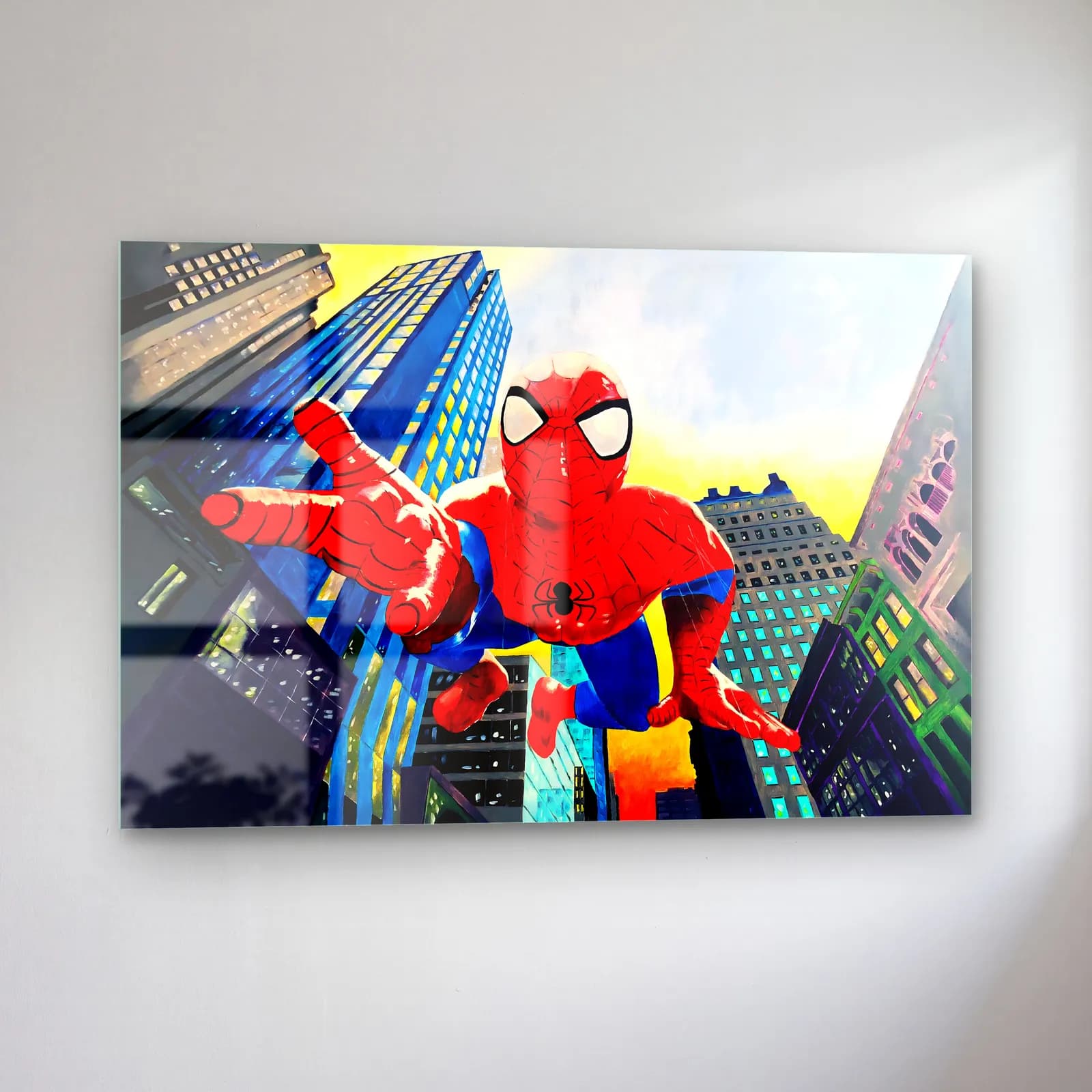 Çizgi Spider-Man Şehirde cam tablo — sol açıdan görünüm