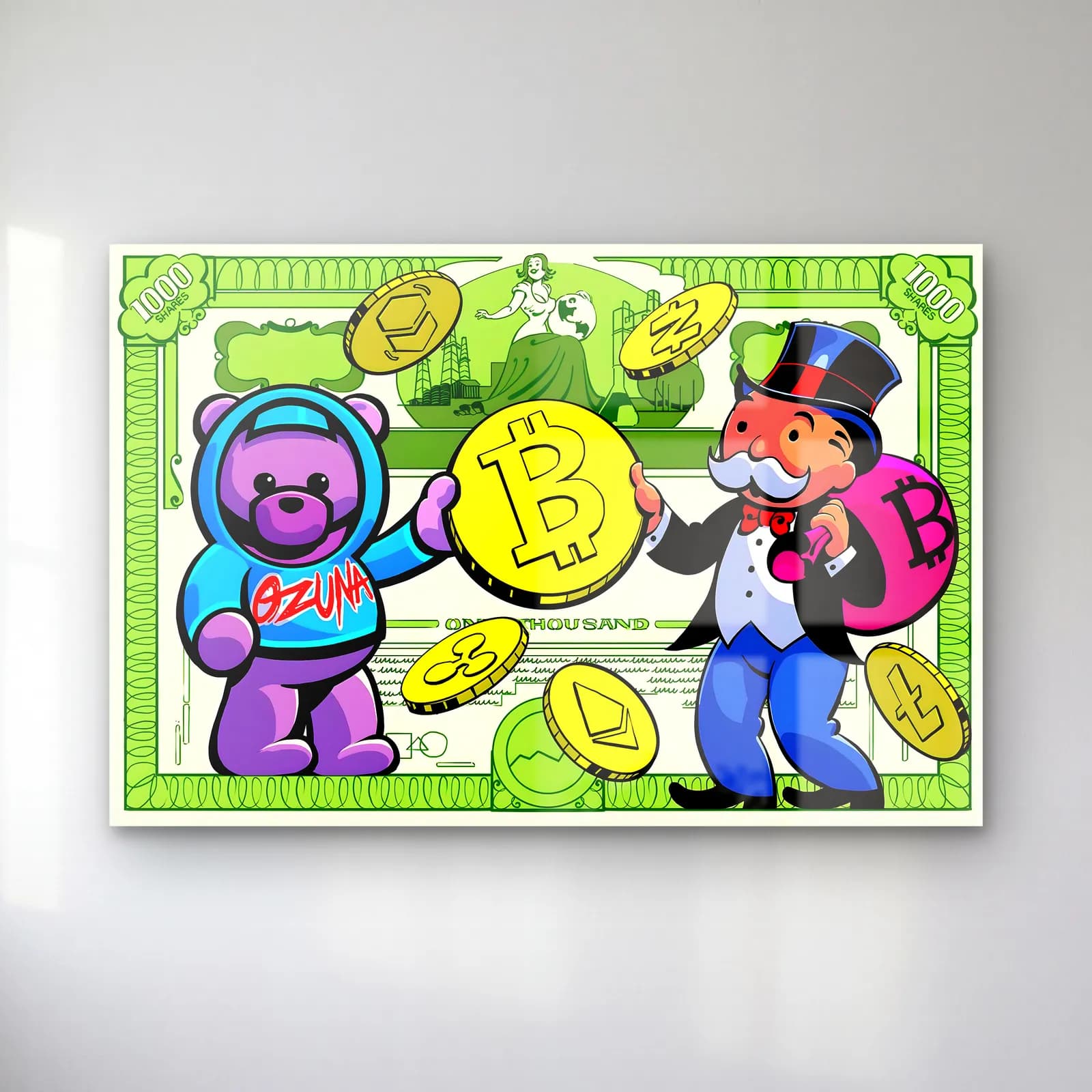 Monopoly Adamı ve Bitcoin cam tablo — Monopoly adamı ve mor ayıcık dolar banknotu üzerinde Bitcoin paraları tutuyor