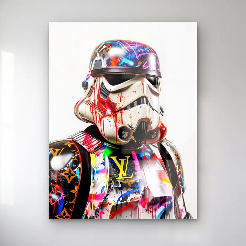 Louis Vuitton Desenli Stormtrooper cam tablo — Grafiti boyalı, lüks marka desenli zırhlı Stormtrooper, beyaz fon