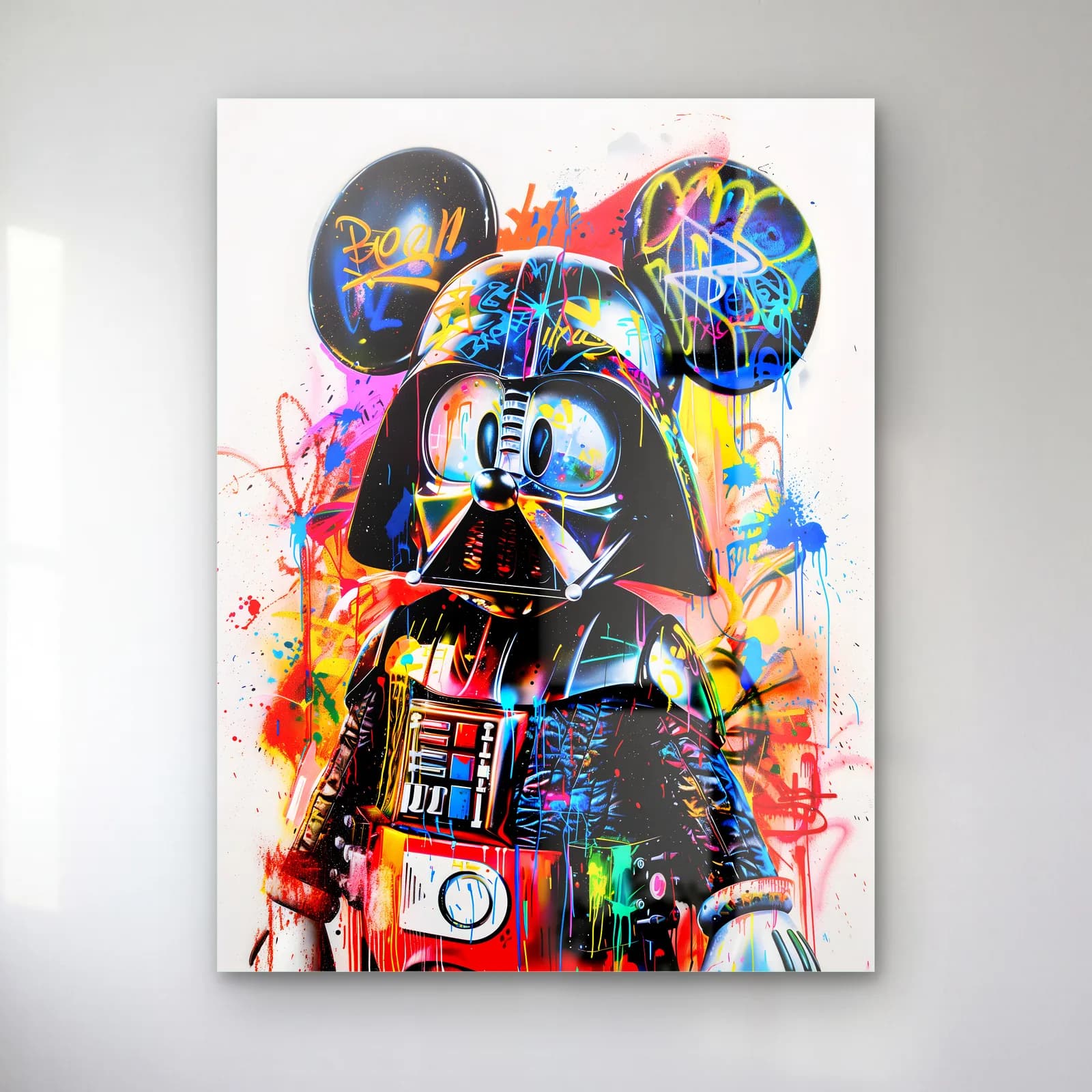 Mickey Kulaklı Darth Vader cam tablo — Kulaklı başlıklı Darth Vader, renkli boya sıçramaları ve grafiti yazılar