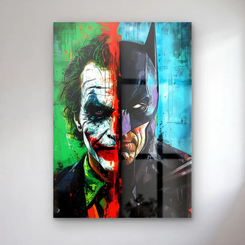 Joker ve Batman Renkli Yarım Yüz cam tablo — Yarısı Joker yarısı Batman olan yüz, yeşil kırmızı turkuaz akan boyalar
