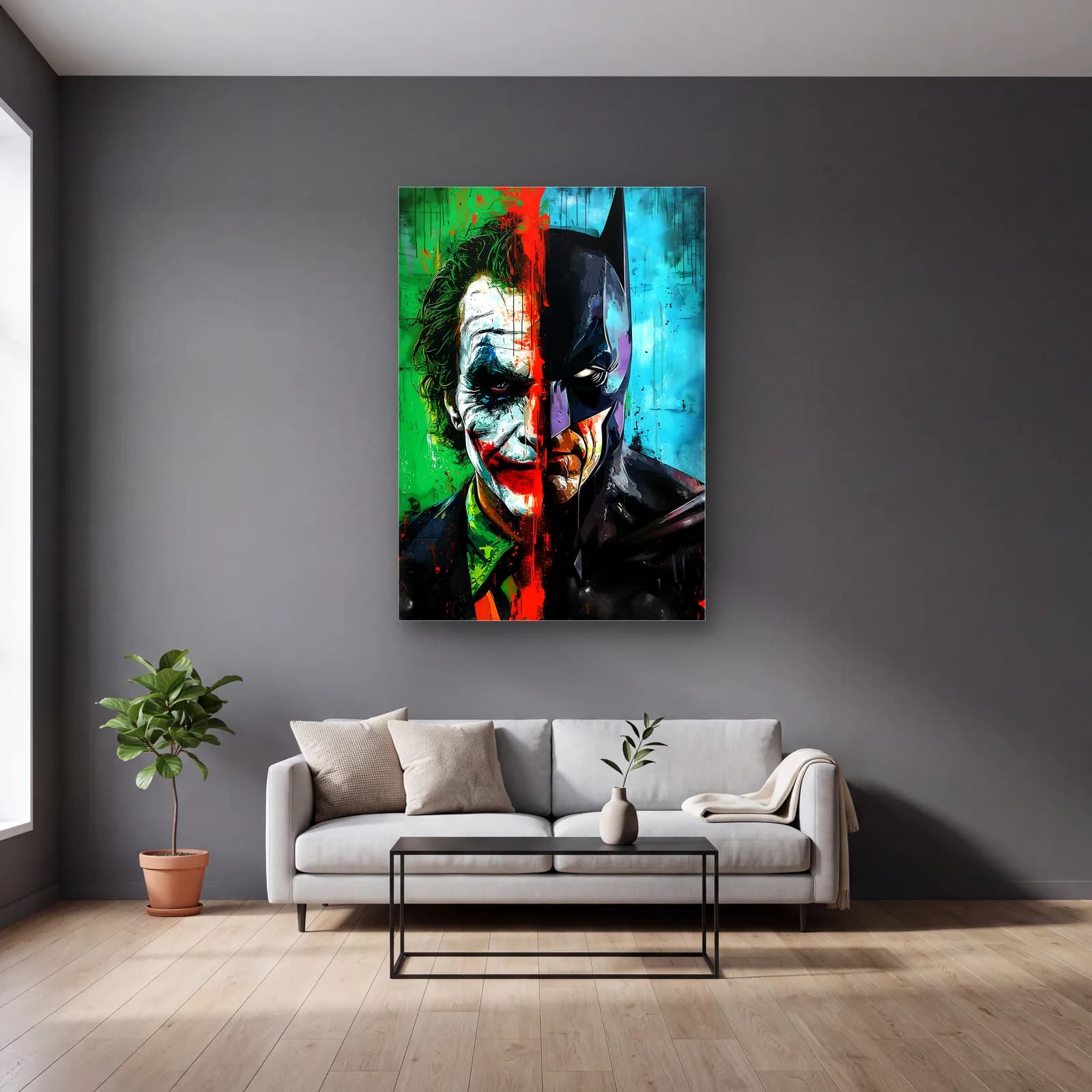 Joker ve Batman Renkli Yarım Yüz cam tablo — gri duvarlı salonda
