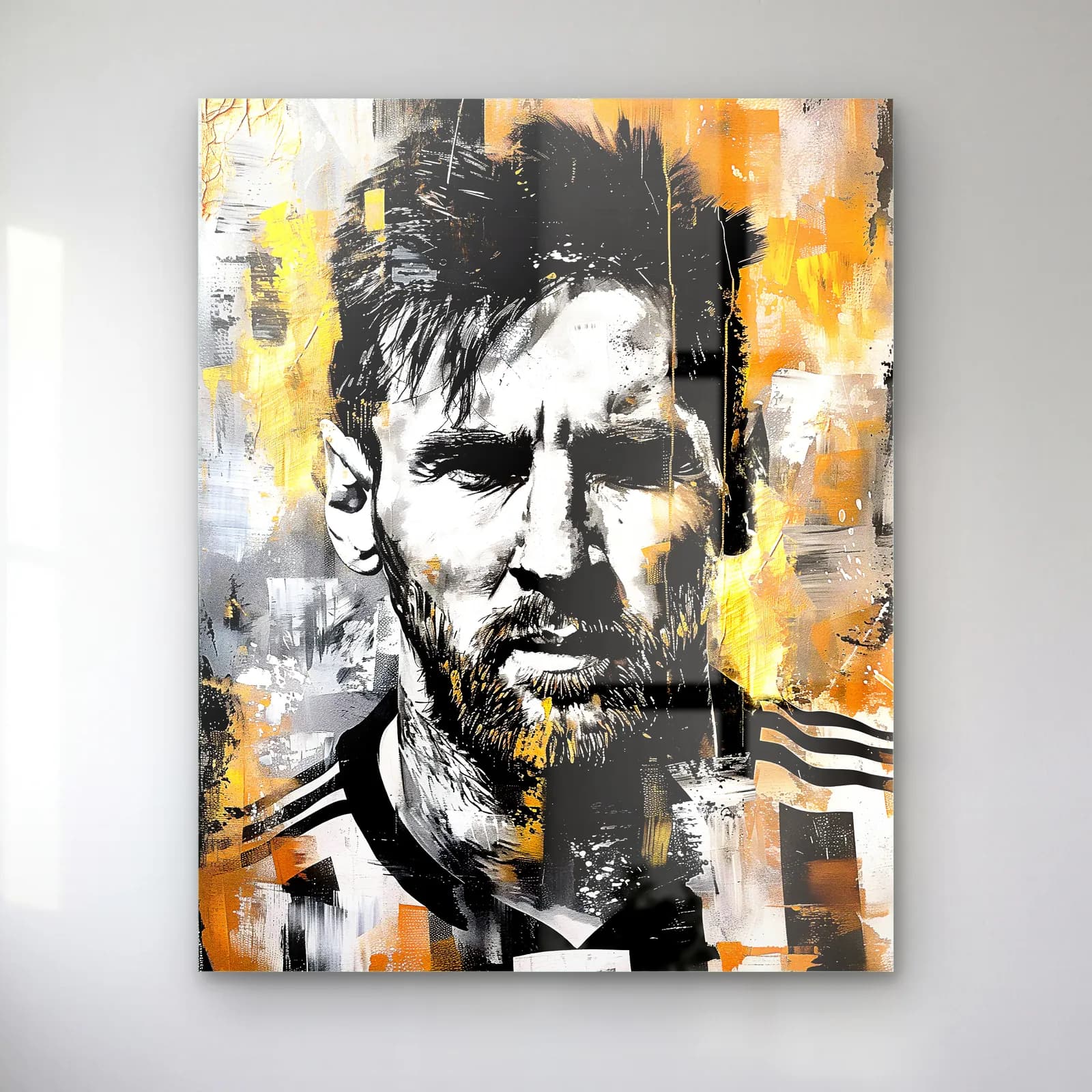 Lionel Messi Grafiti Portre cam tablo — Sakallı Lionel Messi siyah beyaz portresi, turuncu ve gri fırça darbeleri