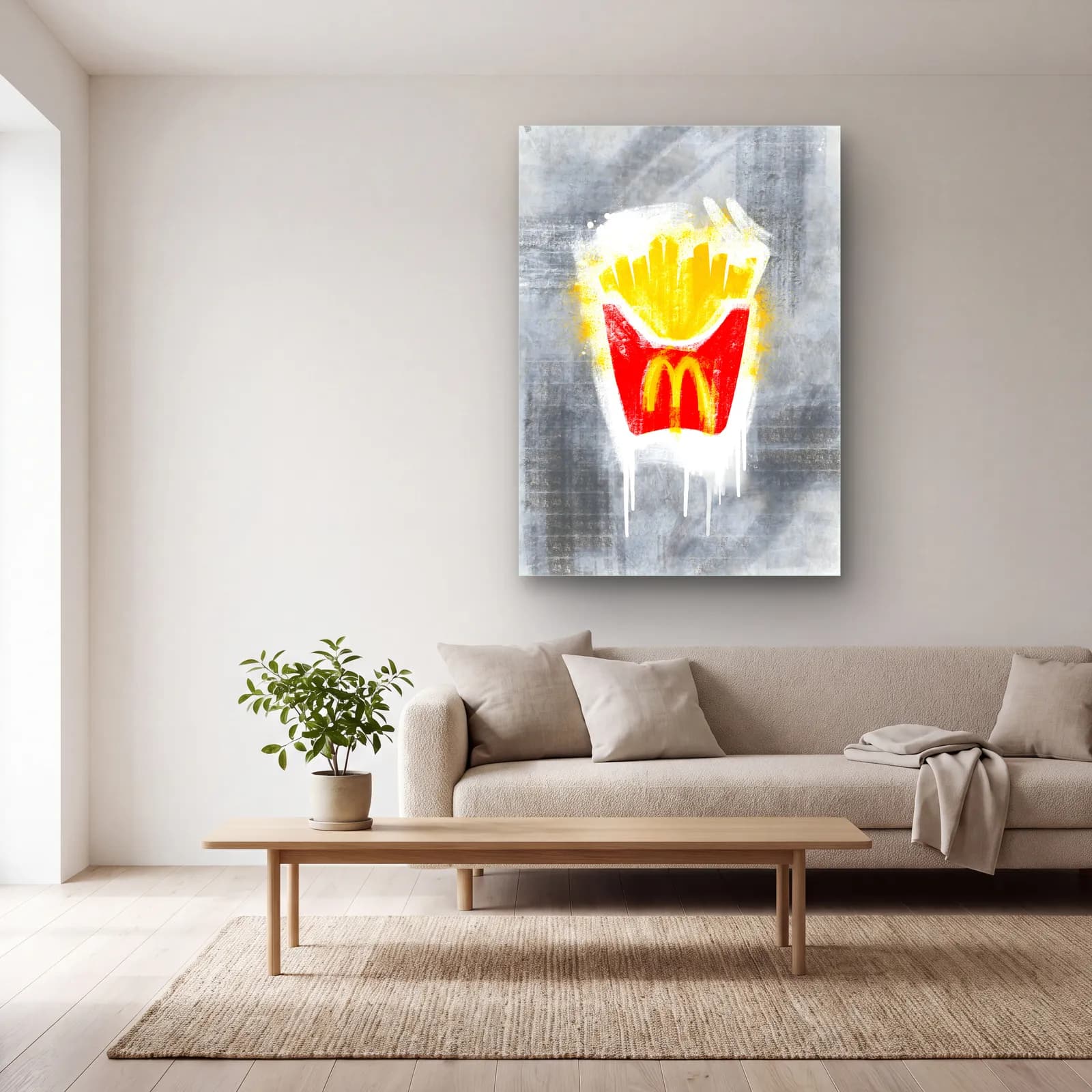 McDonald's Patates Grafiti cam tablo — açık renk salonda